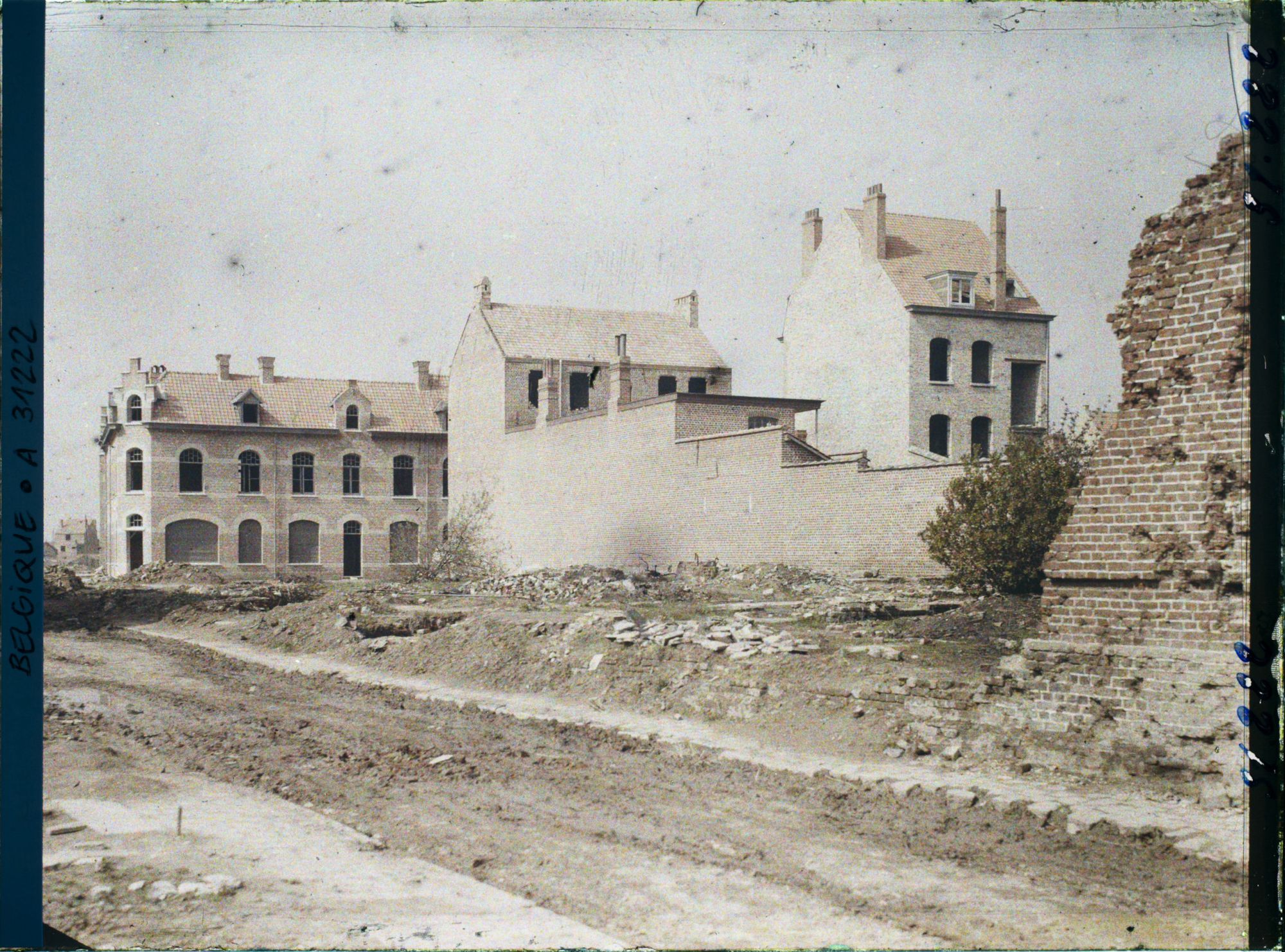 Image représentant Belgique, Ypres, Marché aux Vieux habits