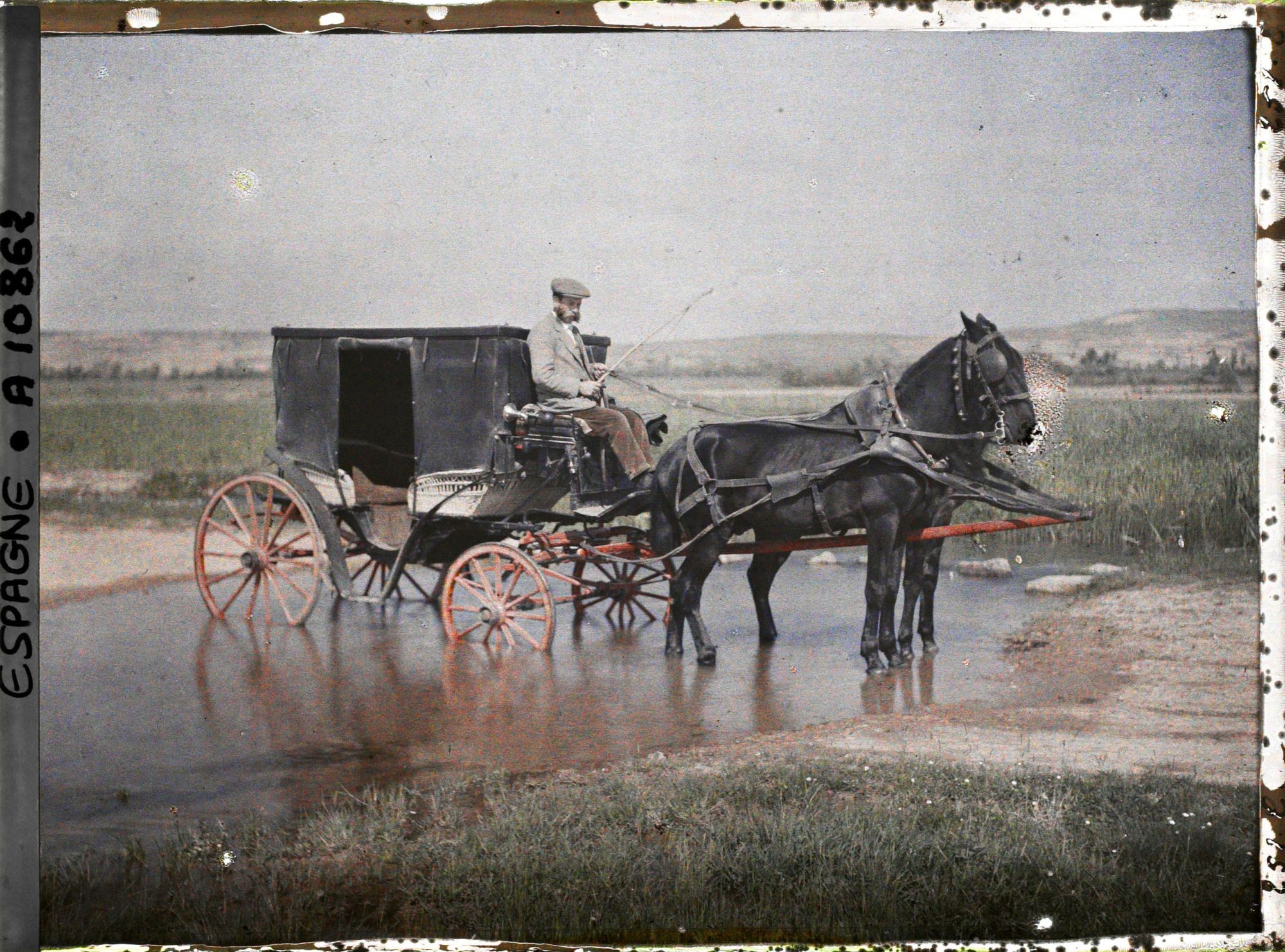 Image représentant Espagne, d'Astorga à Léon, Au passage d'une acequia d'irrigation près de l'Hopital de Orbigo : notre voiture dans l'eau
