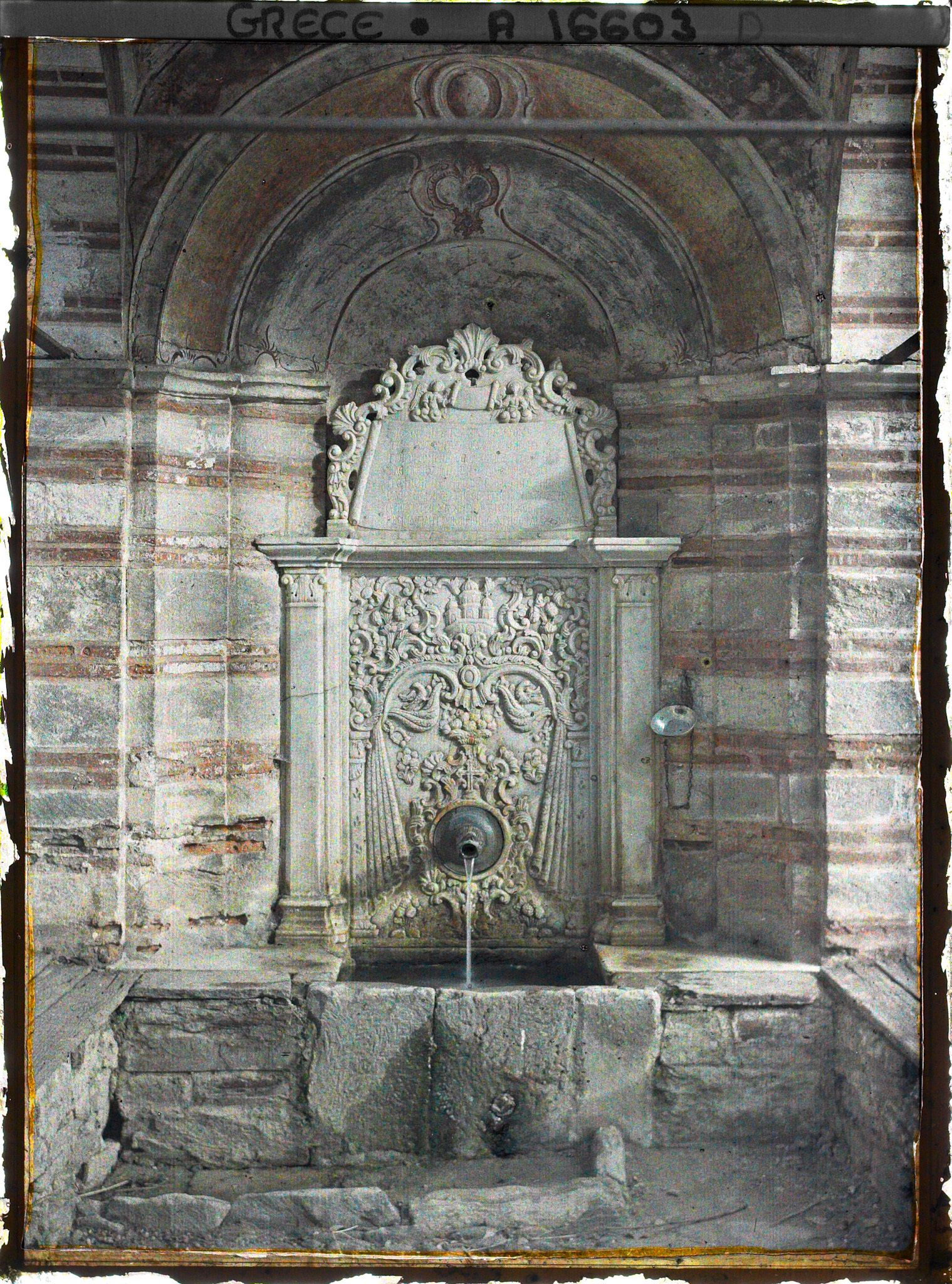 Image représentant Mont Athos, Karyès, Fontaine de Coutloumousson