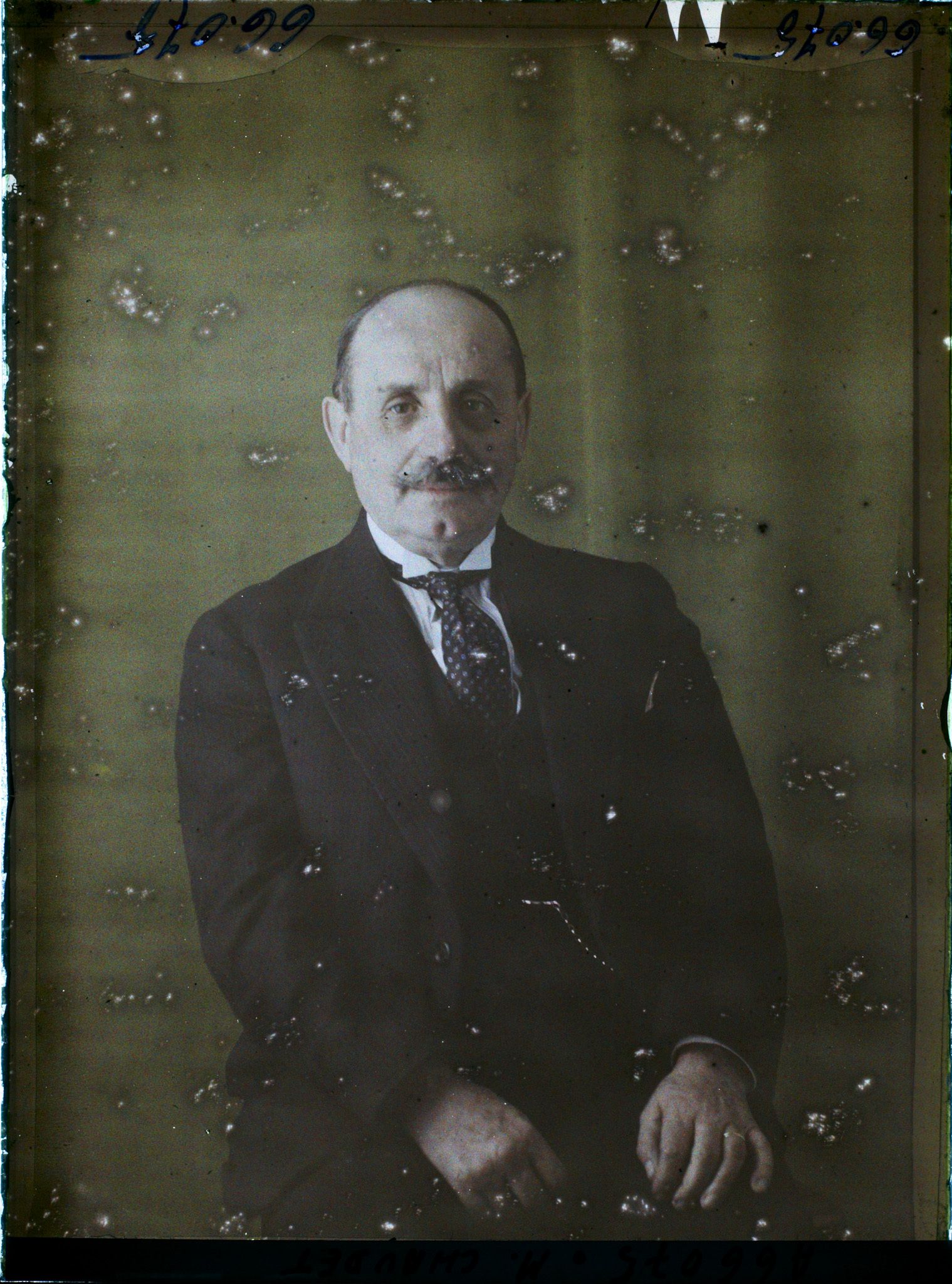 Image représentant https://musee-albert-kahn.s-museum.fr/home/NWQ2OTAwYzNmYjZlZTk1ZWQwODJmMjY4L2dlbmVyaWMtbm90aWNlLXRhYi9hdXRob3JpdHkvNjE3YTc5ZjVjZjhiODk2OGIzMzM3ZDIx/5d6900c3fb6ee95ed082f268/generic-notice-tab/authority/617a79ebcf8b8968b3336a68 Monsieur Chaudet