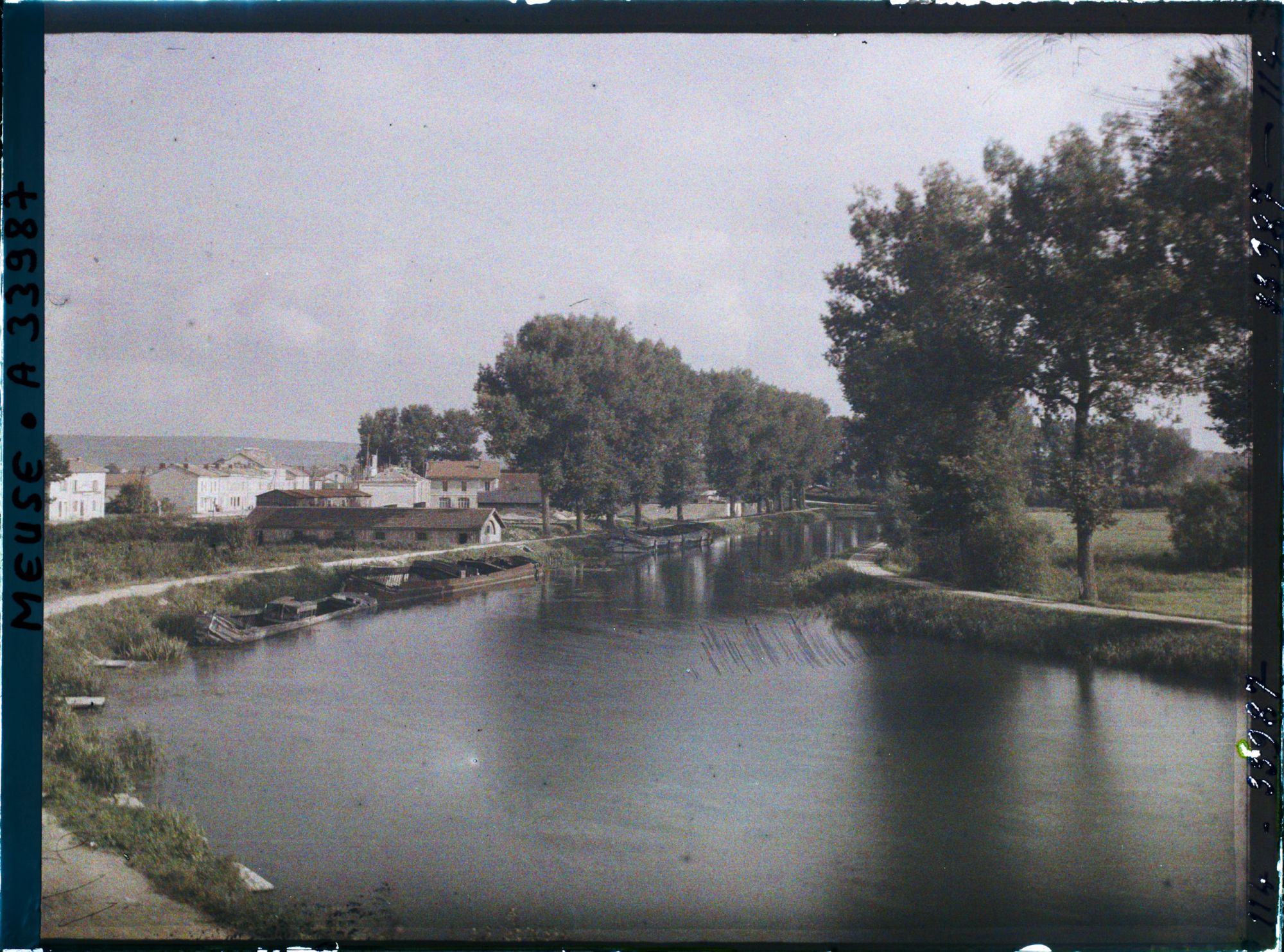 Image représentant France, Verdun, Le Canal de l'Est à son arrivée à Verdun