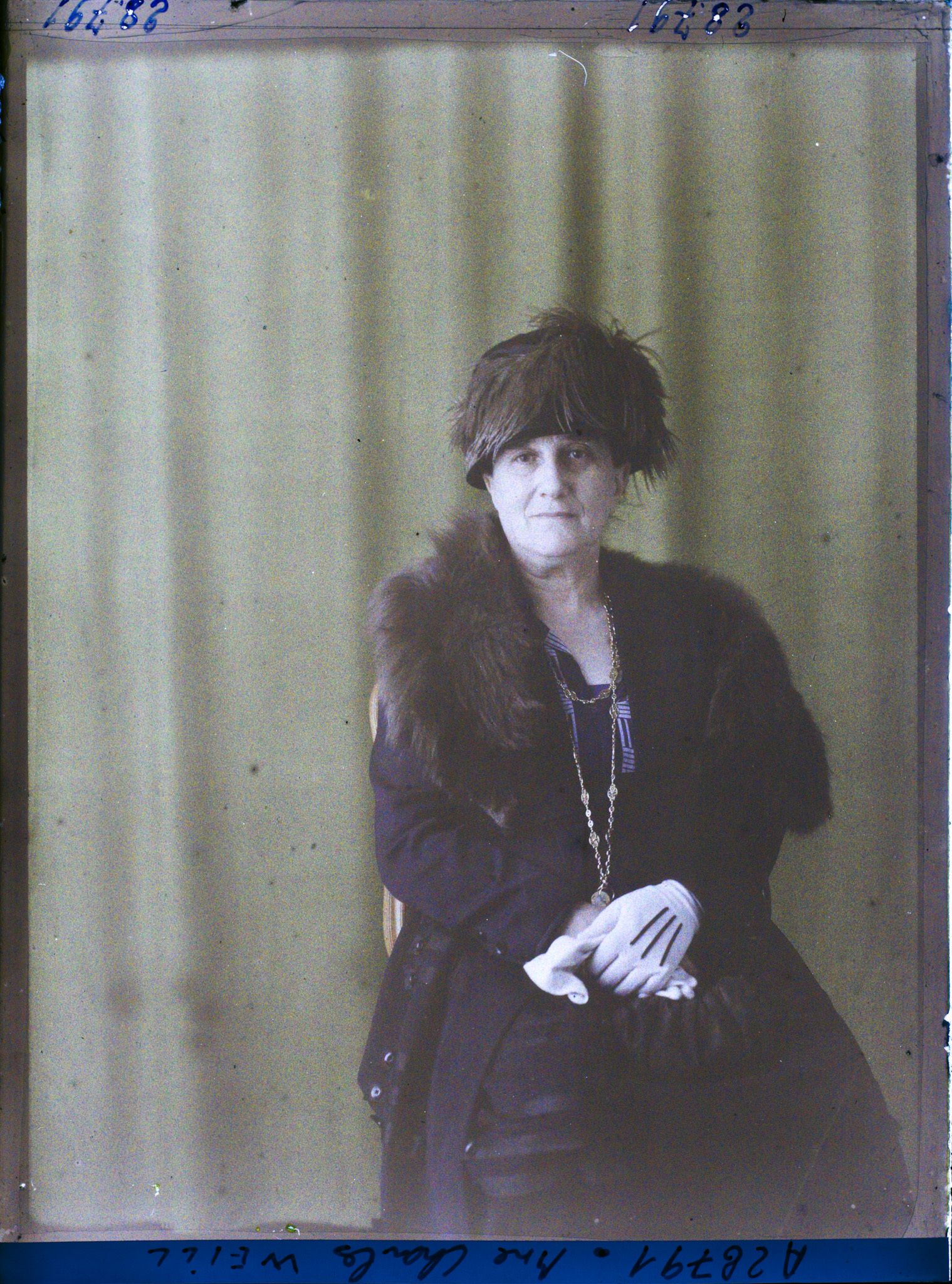 Image représentant https://musee-albert-kahn.s-museum.fr/home/NWQ2OTAwYzNmYjZlZTk1ZWQwODJmMjY4L2dlbmVyaWMtbm90aWNlLXRhYi9hdXRob3JpdHkvNjE3YTc5ZjVjZjhiODk2OGIzMzM3ZDIx/5d6900c3fb6ee95ed082f268/generic-notice-tab/authority/617a79ebcf8b8968b3337a07 Madame Charles Weil