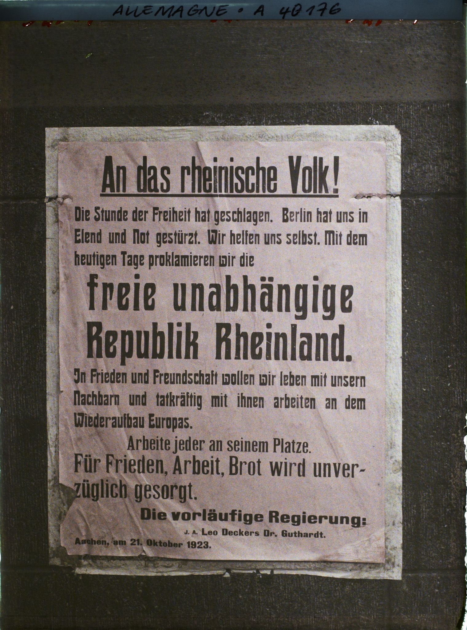 Image représentant Prusse, Crefeld, Affiche de la République à la Gare