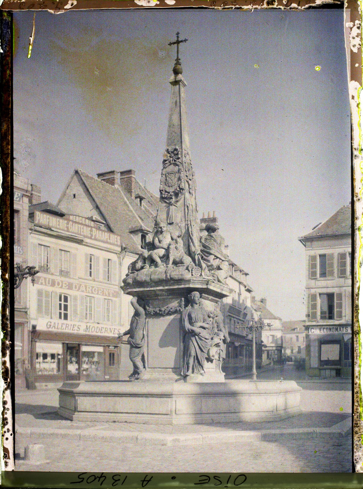 Image représentant France, Noyon, Fontaine place de l'Hôtel de Ville