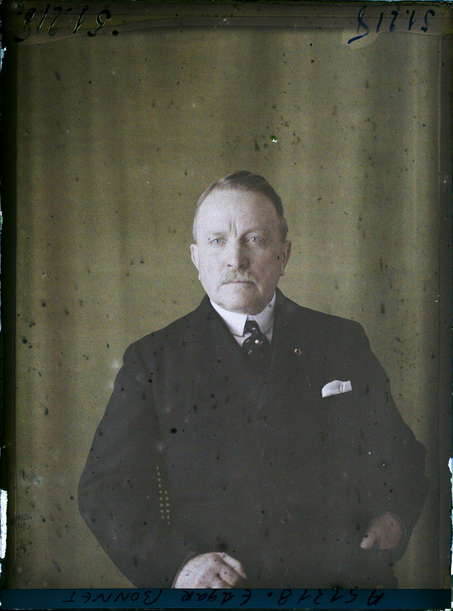 Image représentant Monsieur  https://musee-albert-kahn.s-museum.fr/home/NWQ2OTAwYzNmYjZlZTk1ZWQwODJmMjY4L2dlbmVyaWMtbm90aWNlLXRhYi9hdXRob3JpdHkvNjE3YTc5ZjVjZjhiODk2OGIzMzM3ZDIx/5d6900c3fb6ee95ed082f268/generic-notice-tab/authority/617a79ebcf8b8968b3336947 Edgar Bonnet