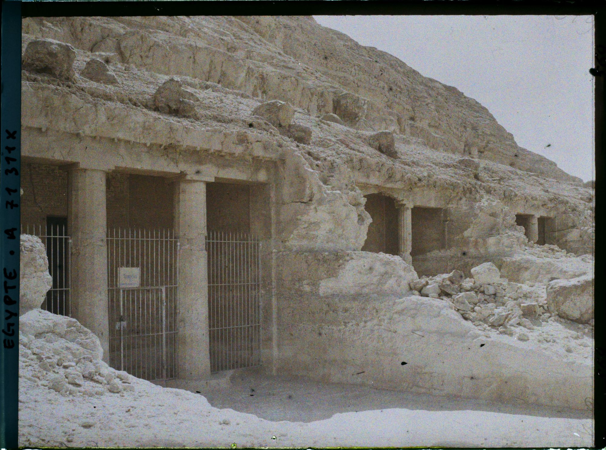 Image représentant Entrées des  null hypogées à colonnes  null protodoriques