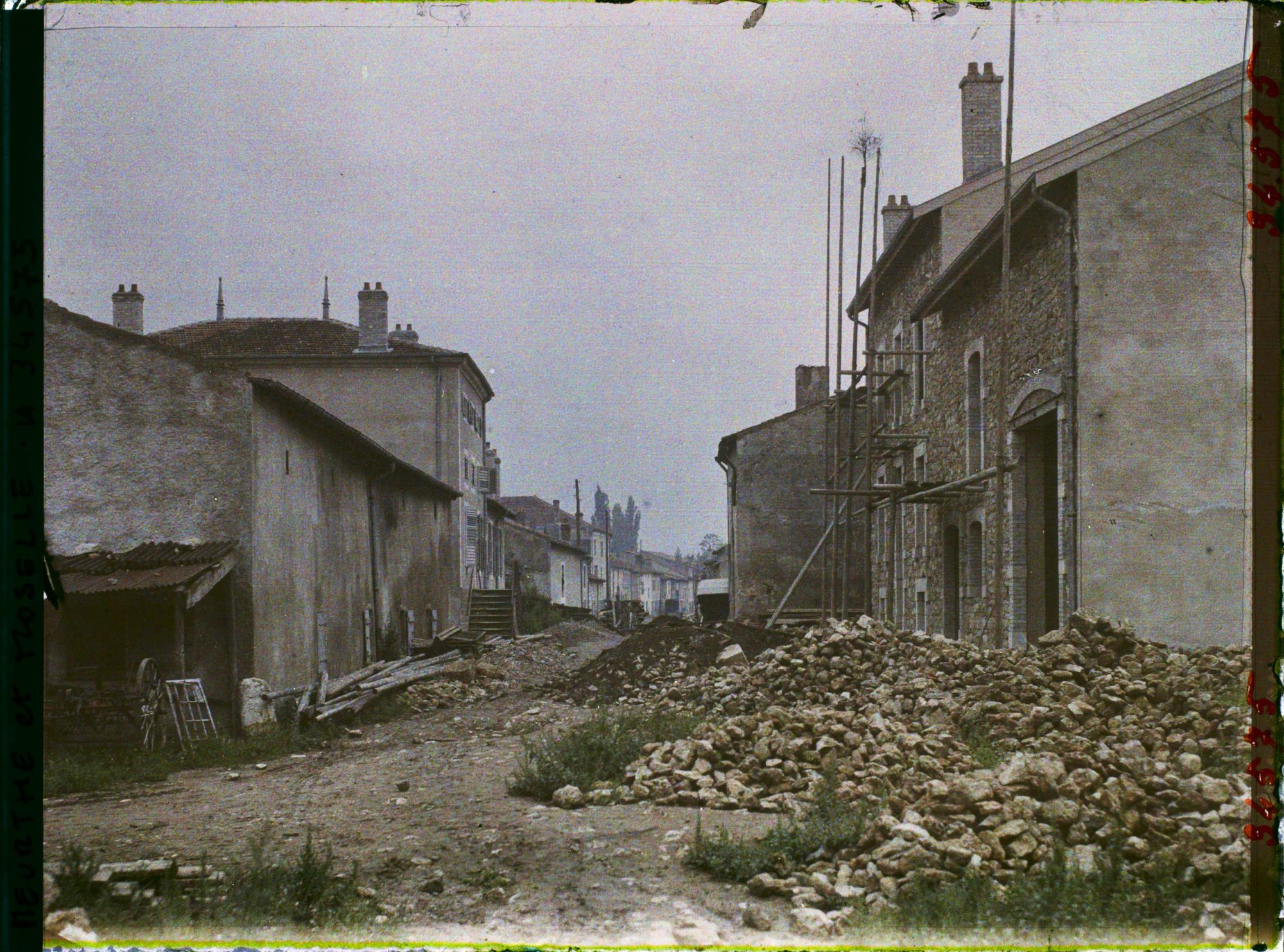 Image représentant France, Villers-sous-Premy, Reconstructions dans la Grande Rue