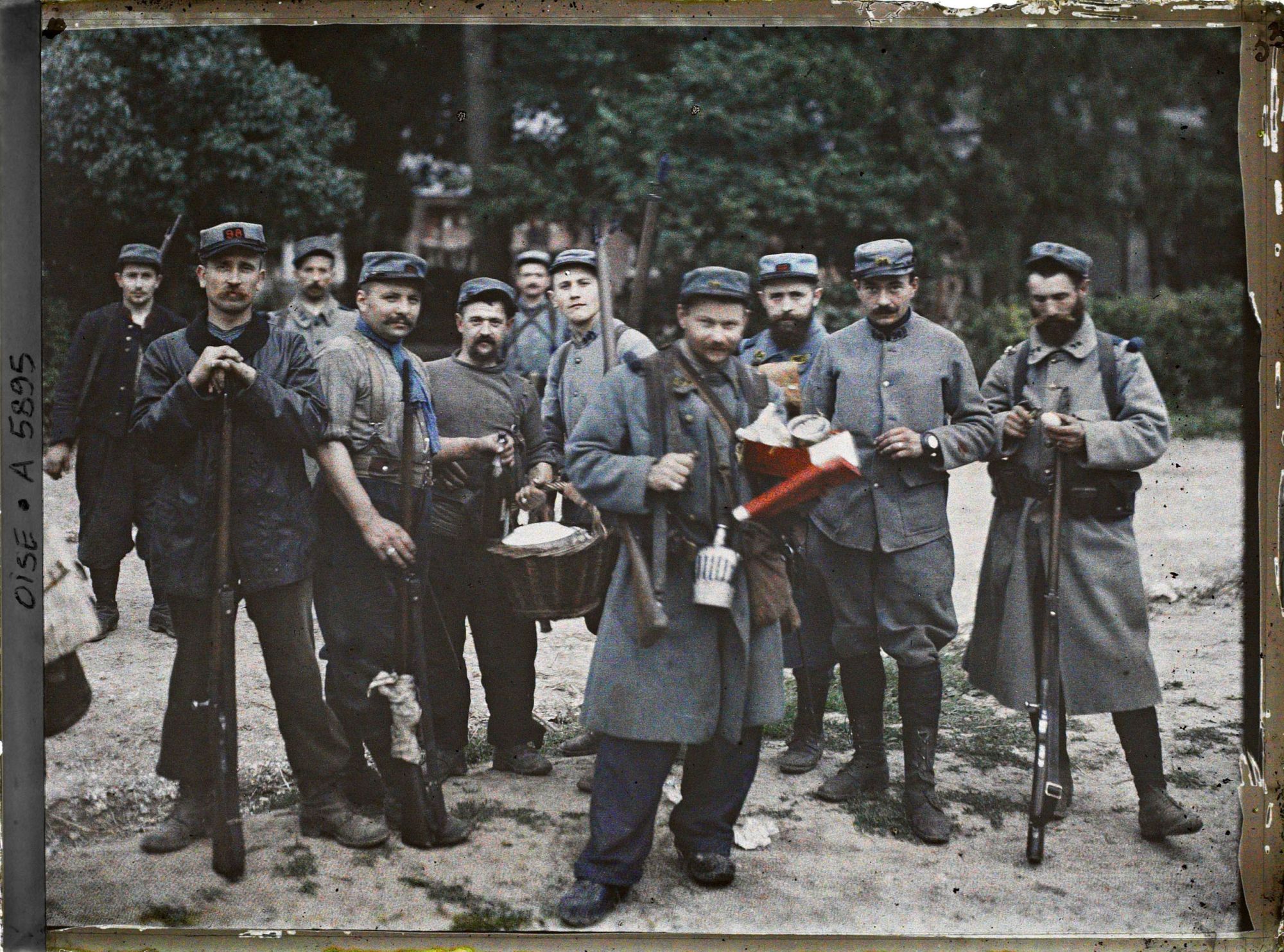 Image représentant Groupe de poilus du 98e aux Loges