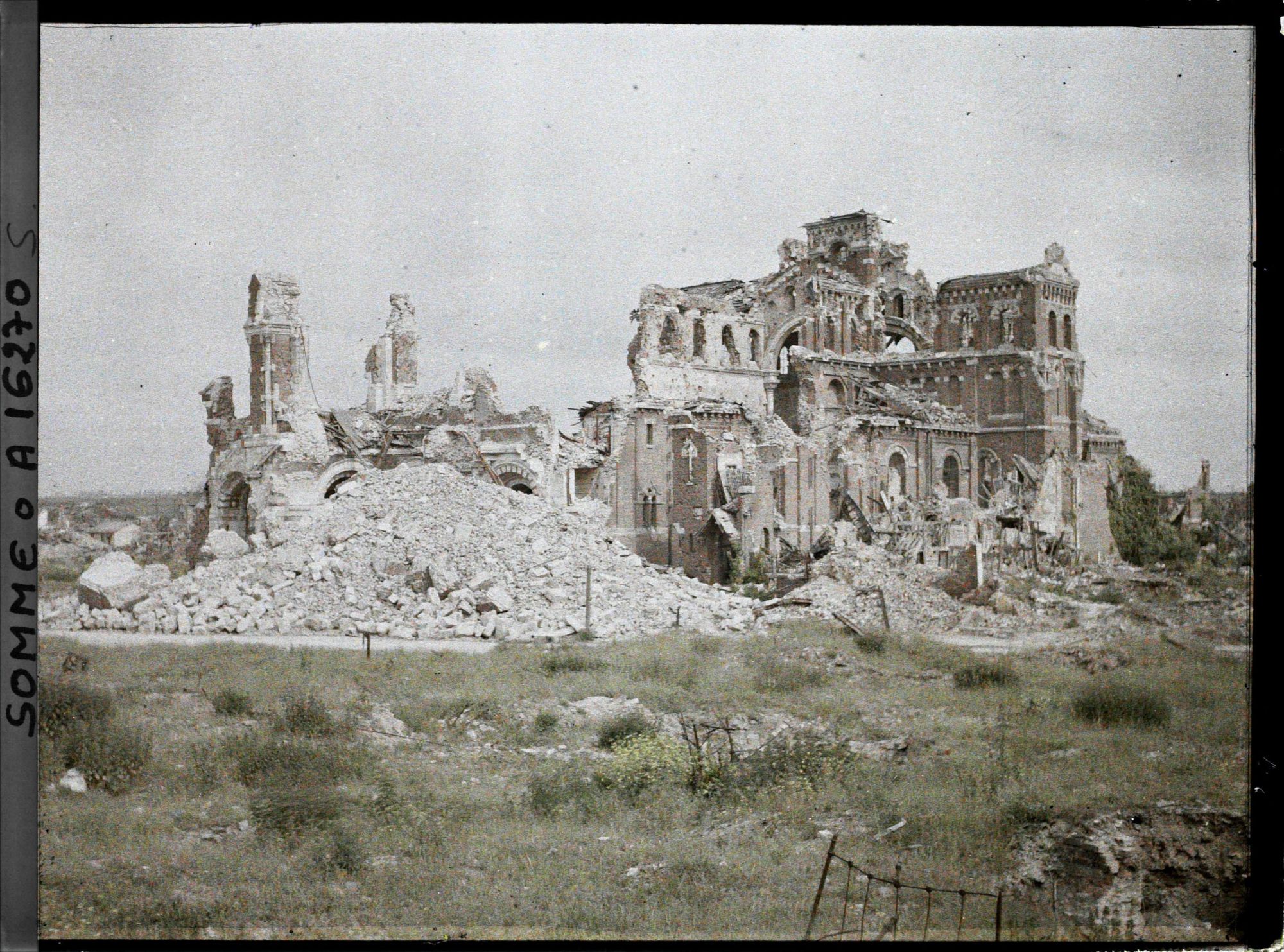 Image représentant France, Albert, Vue de l'Eglise