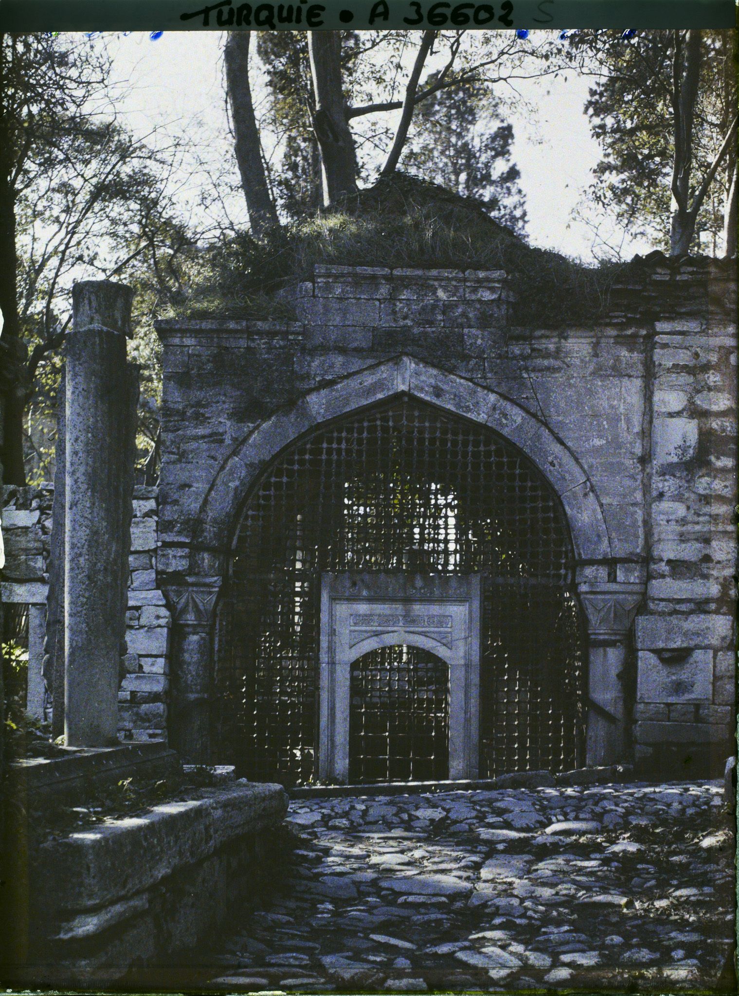Image représentant Turquie, Constantinople - Eyoub, Cimetière d'Eyoub - Vieux Turbé