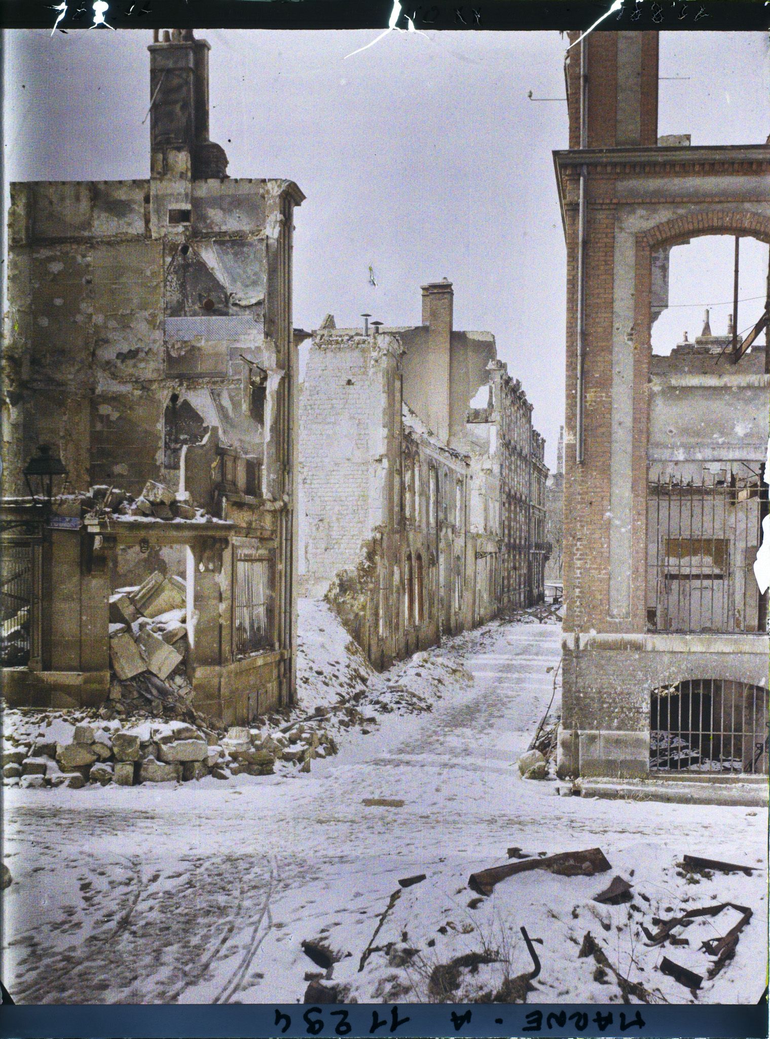 Image représentant Maisons en ruine à l'angle des rues Saint-Symphorien et des Cordeliers