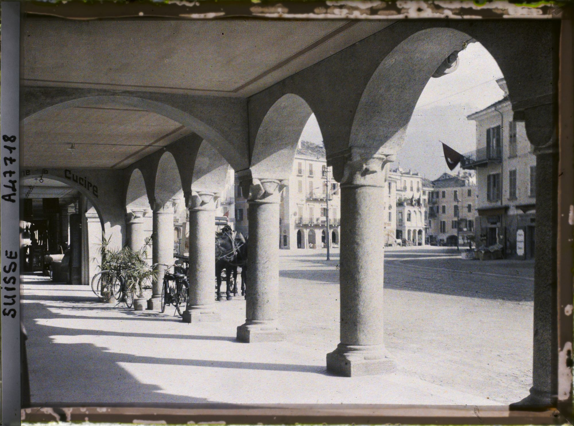 Image représentant La Piazza Grande vue des arcades