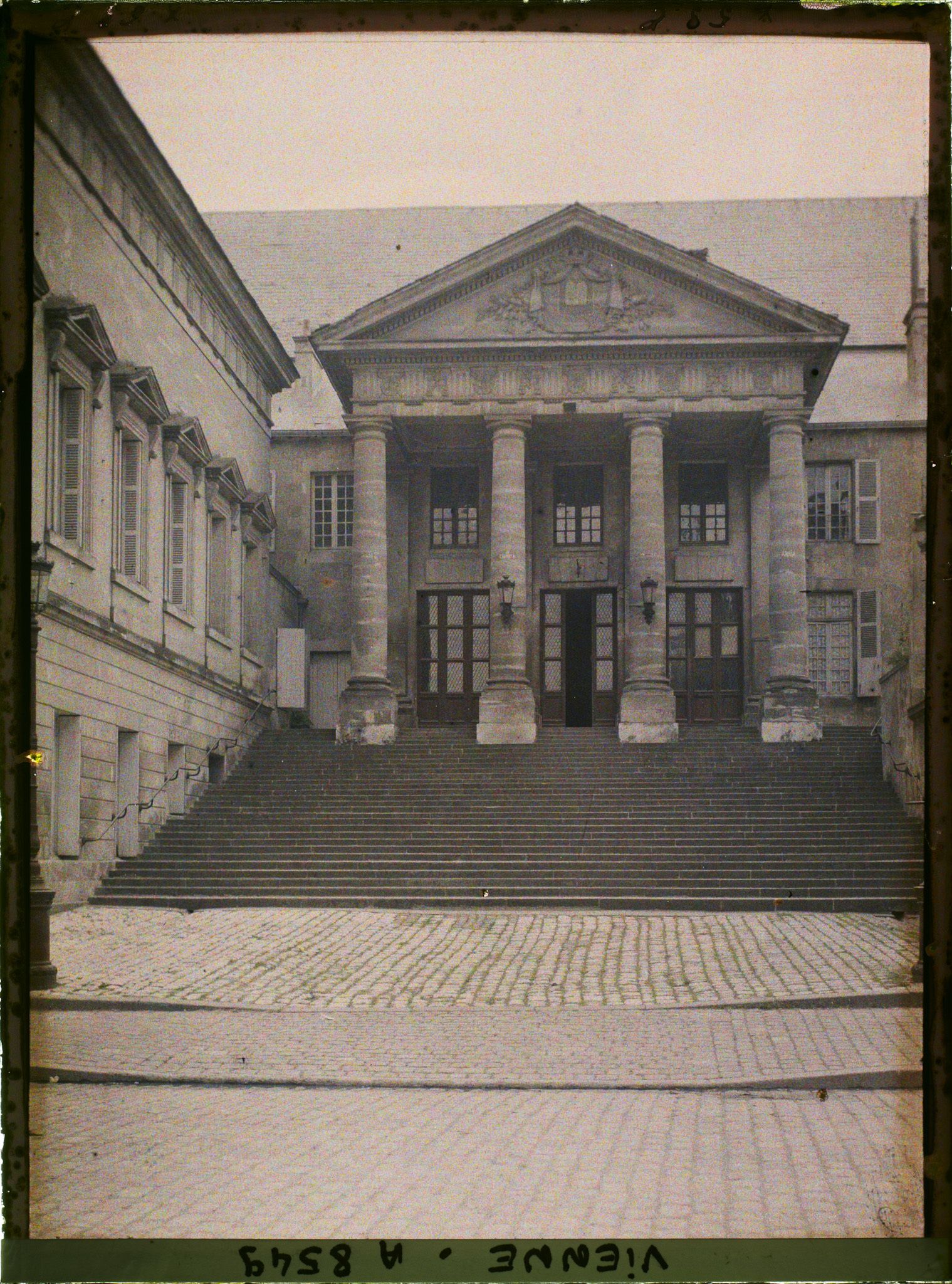 Image représentant La façade du Palais de Justice
