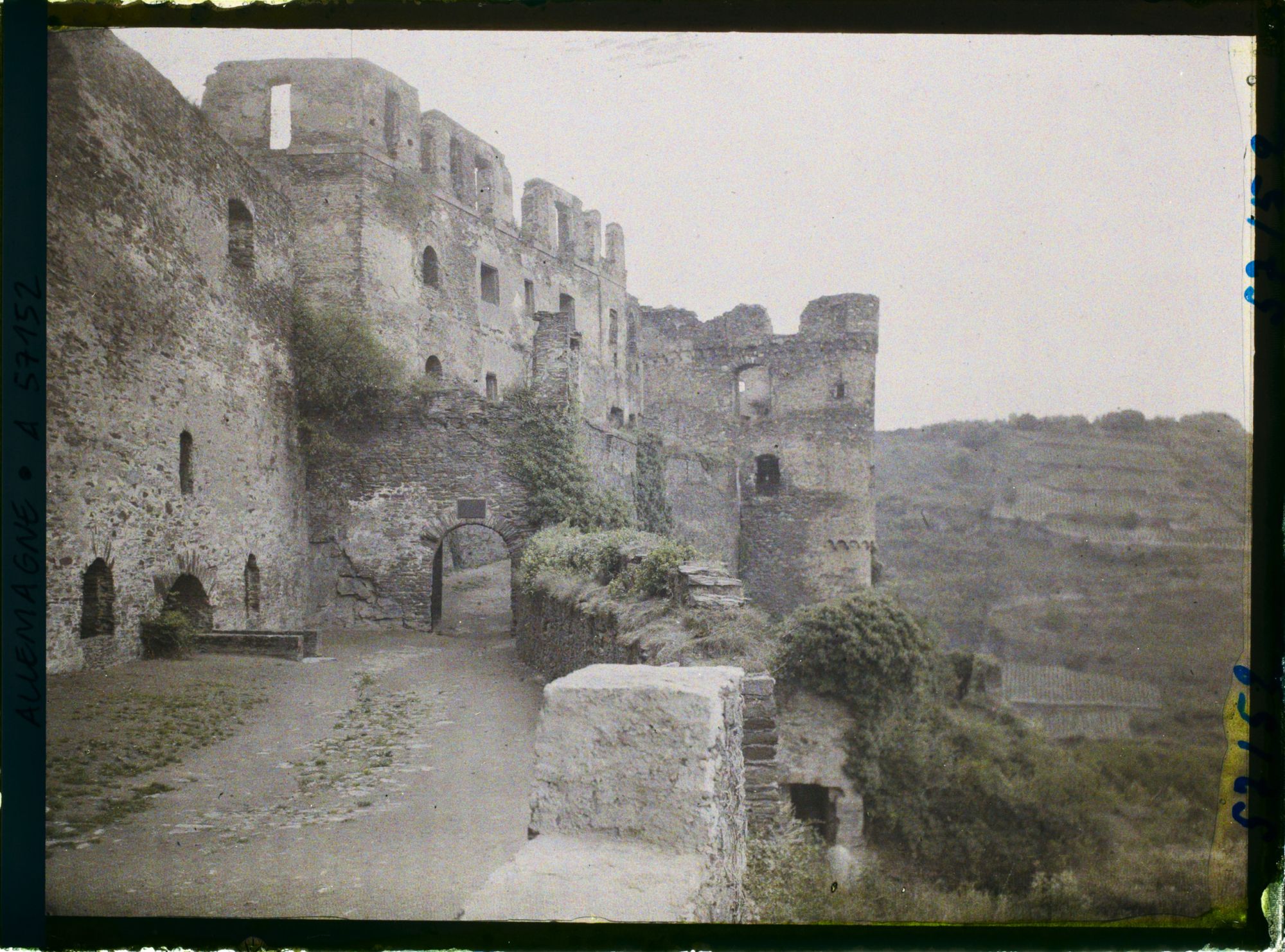 Image représentant Bords du Rhin, St Goard, St Goard - Ruines de Rheinsfields