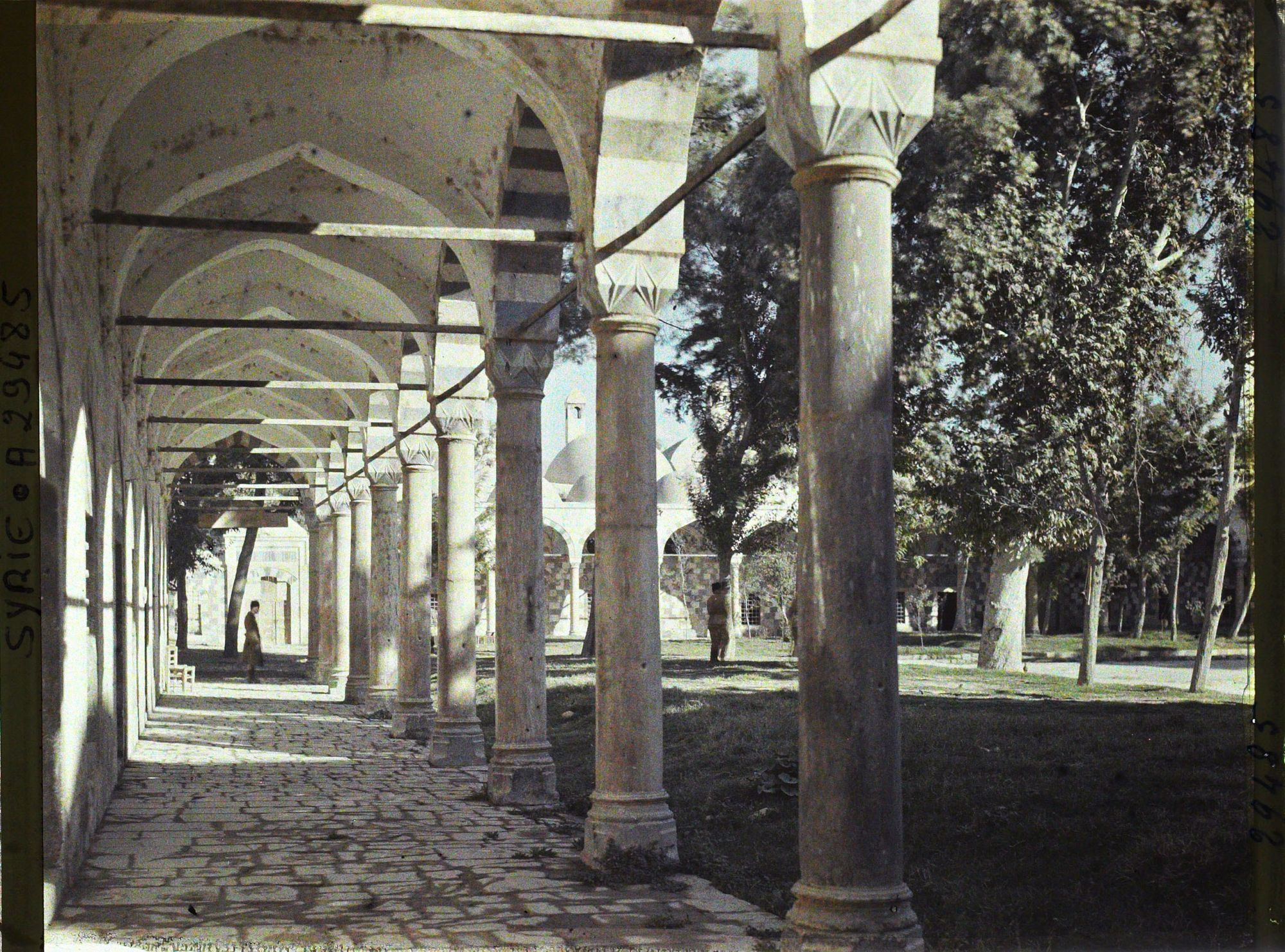 Image représentant La galerie sous arcades d'un bâtiment annexe occidental dans la Tekkiye es Suleymaniye