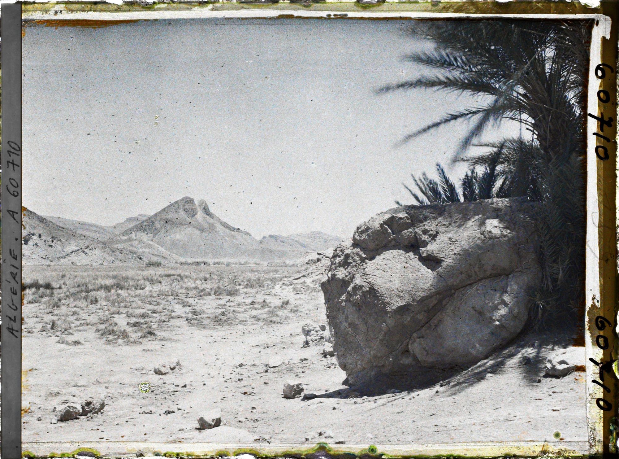 Image représentant Les environs du lac avec au fond, les pitons de marne verte