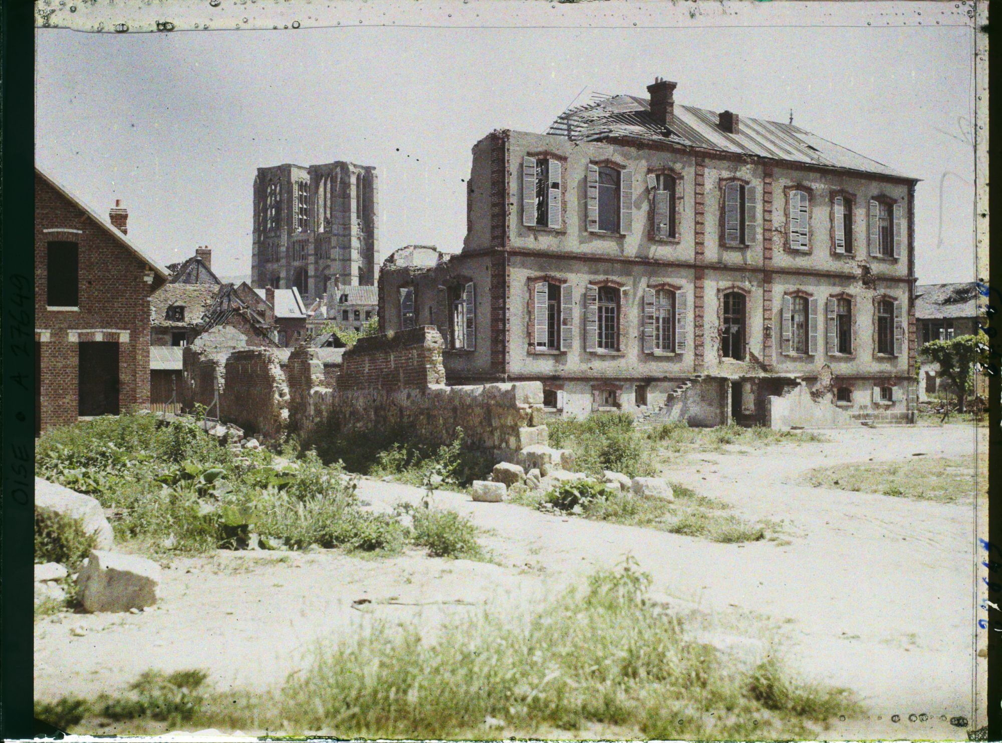 Image représentant France, Noyon, Ruines vers la Cathédrale
