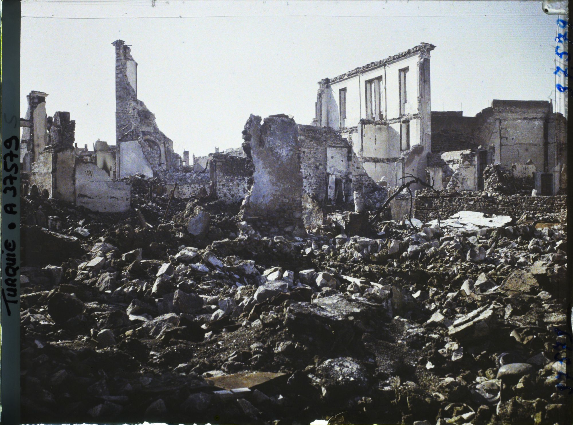 Image représentant Turquie, Smyrne, Une vue vers la Place Fasulieh