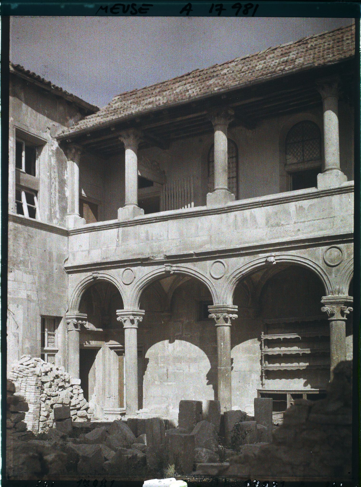 Image représentant France, Verdun, La Princerie - le Cloître