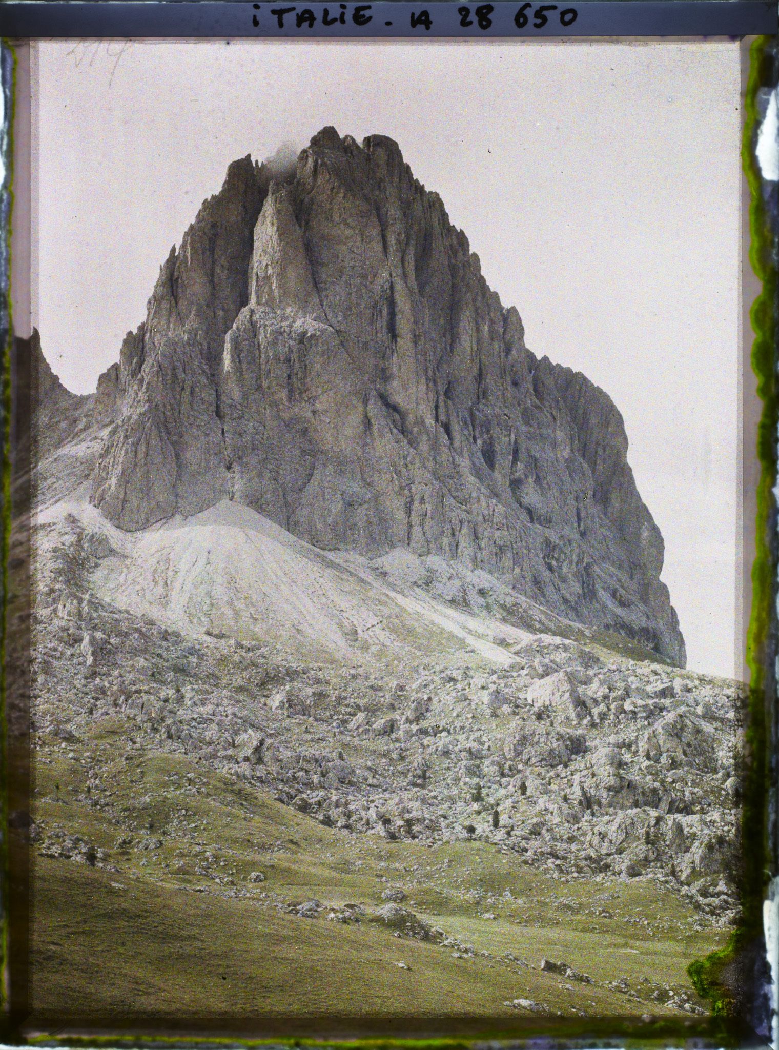 Image représentant Le Langkofel ou Sassolungo (littéralement la "longue pierre", 3181 m)