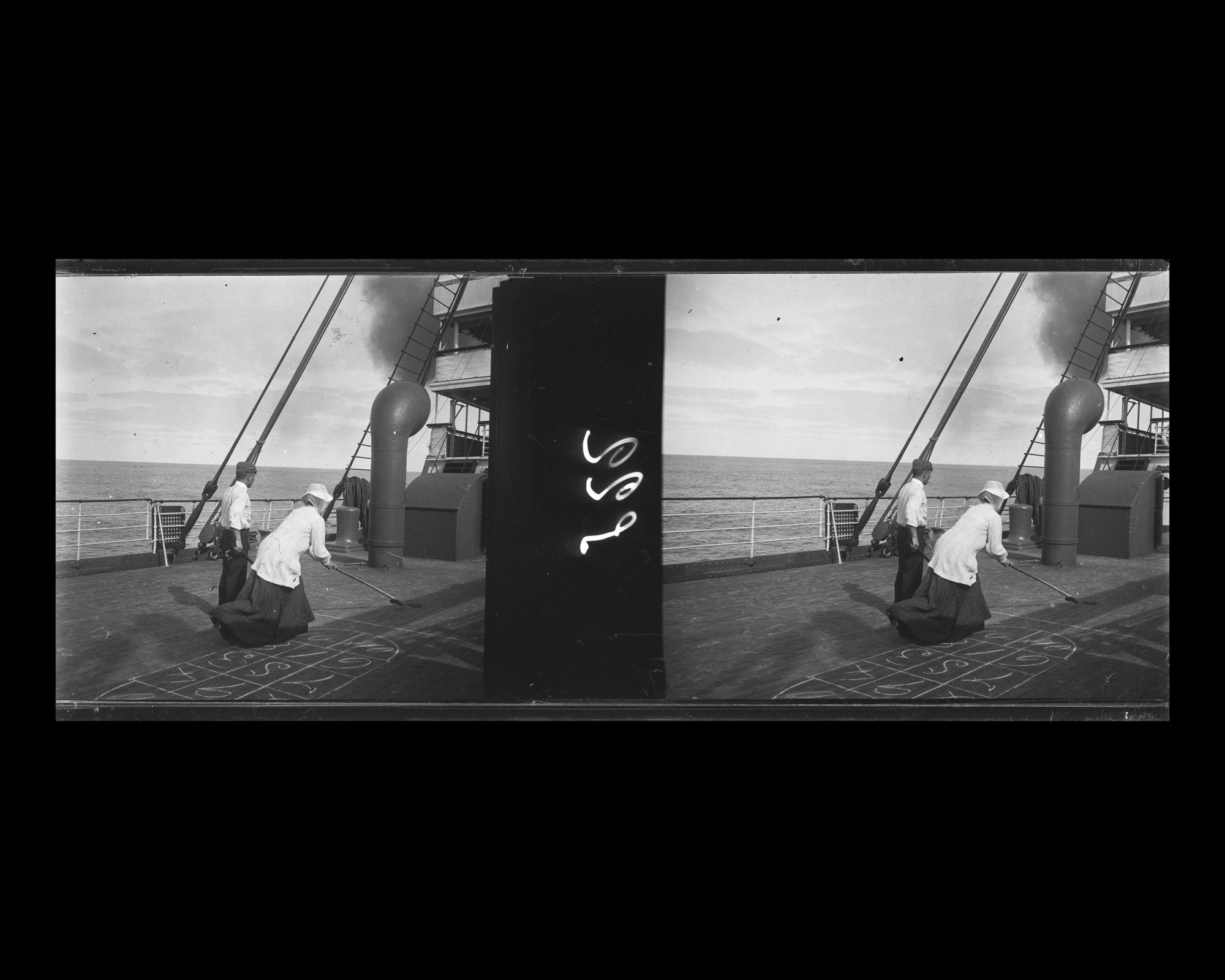 Image représentant jeu de palet organisés sur le pont avant pour les passagers des 1eres classes