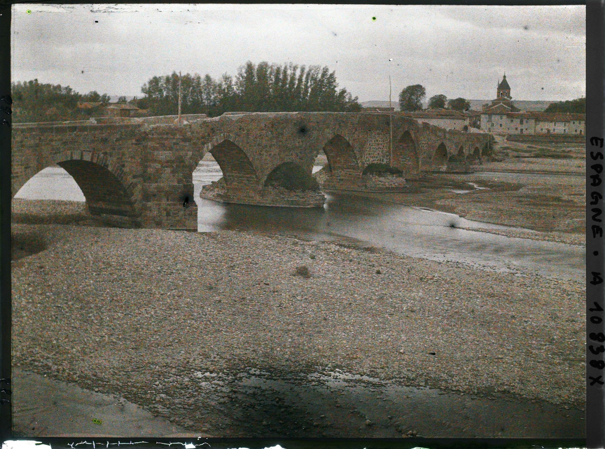 Image représentant Espagne, de Léon à Astorga, Le Pont vu de la rive gauche en amont.