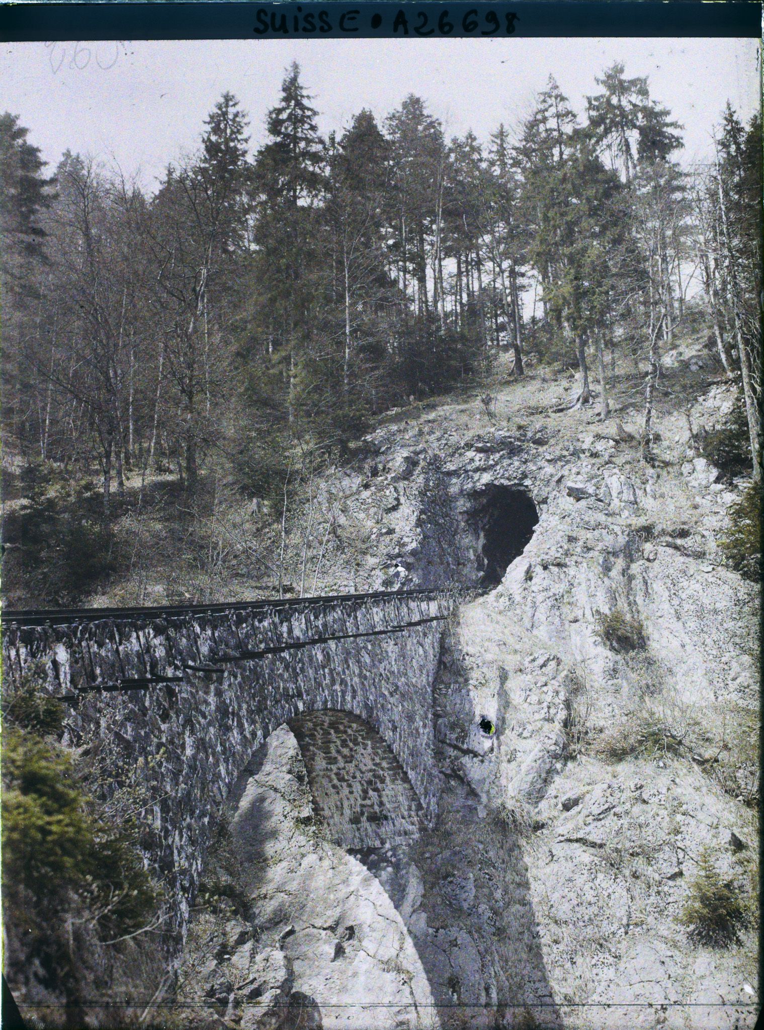 Image représentant Le chemin de fer du mont Pilatus, pont en pierres et tunnel dans la roche