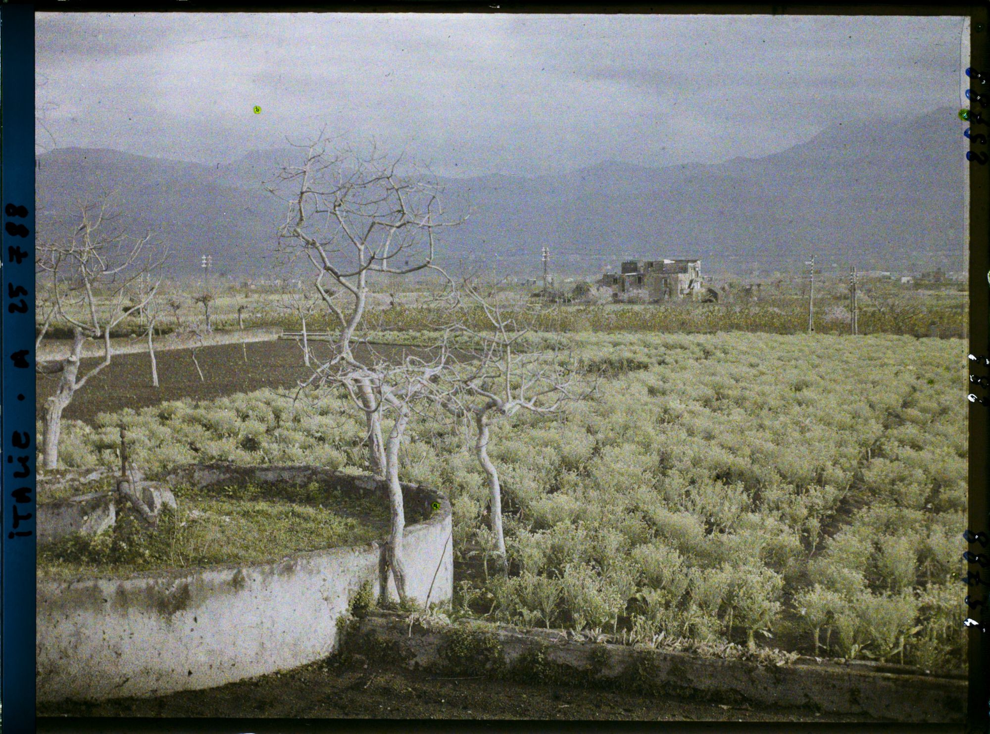 Image représentant Vue prise de la route vers l'Ouest sur le chemin vers Pompéi