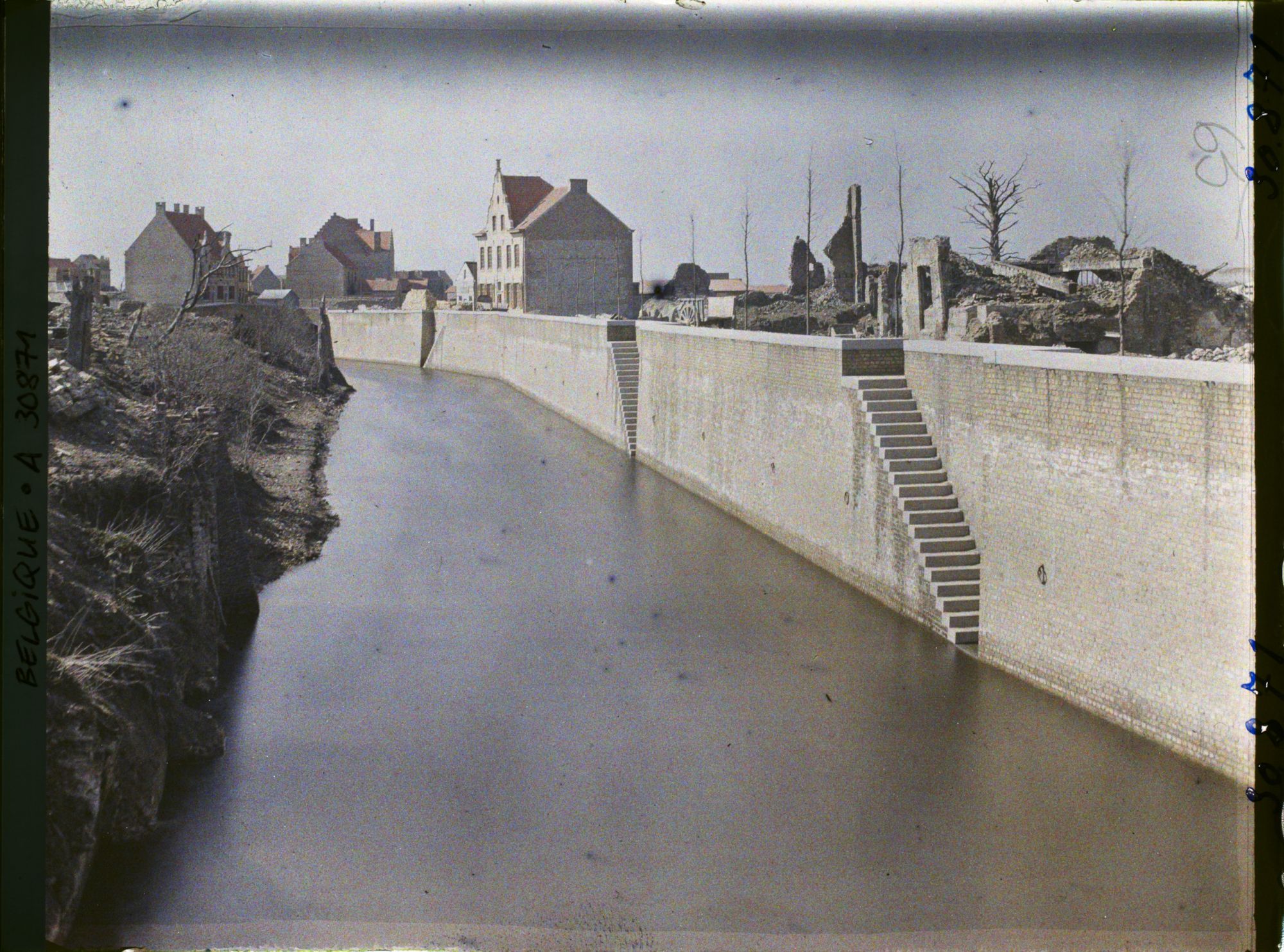 Image représentant Belgique, Dixmude, Le Canal réfectionné