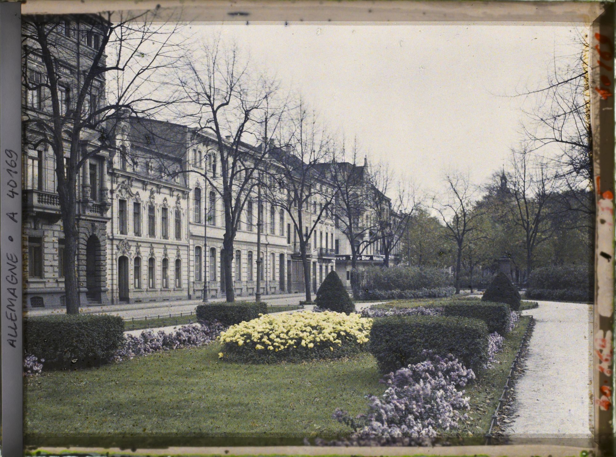 Image représentant Prusse, Crefeld, Une vue sur la promenade de la Gare