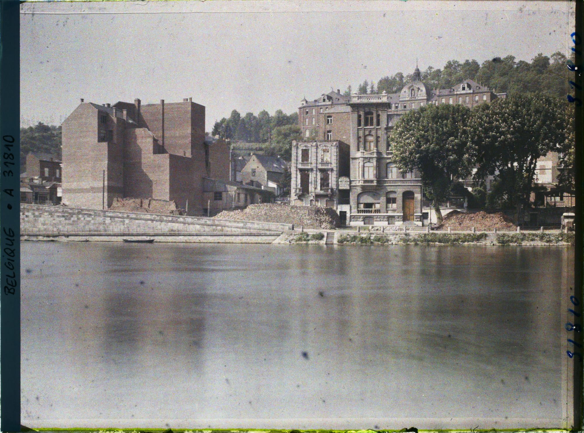 Image représentant Belgique, Dinant, Nouvelles maisons rive gauche de la Meuse