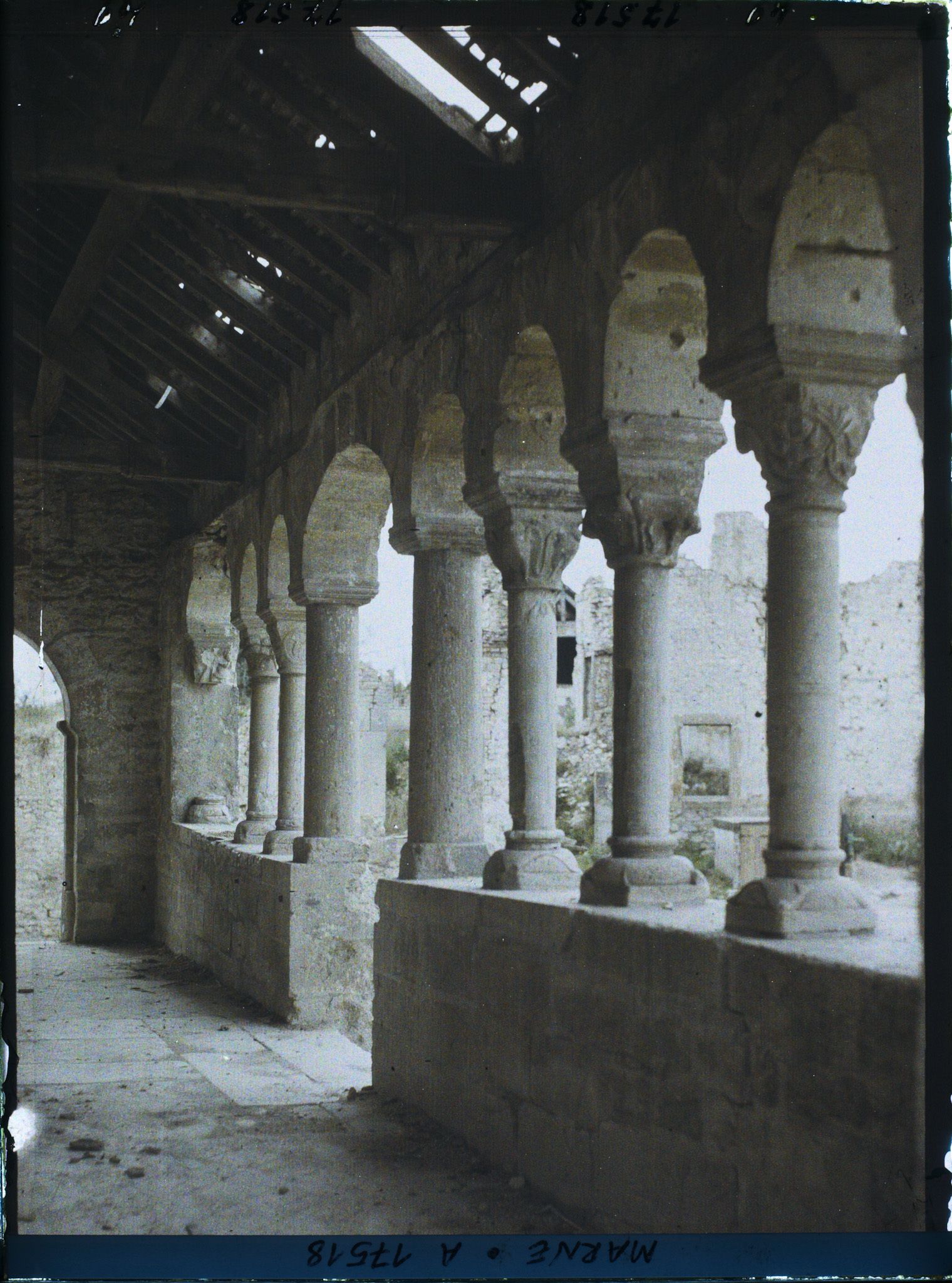 Image représentant France, Cauroy, Le Porche de l'Eglise
