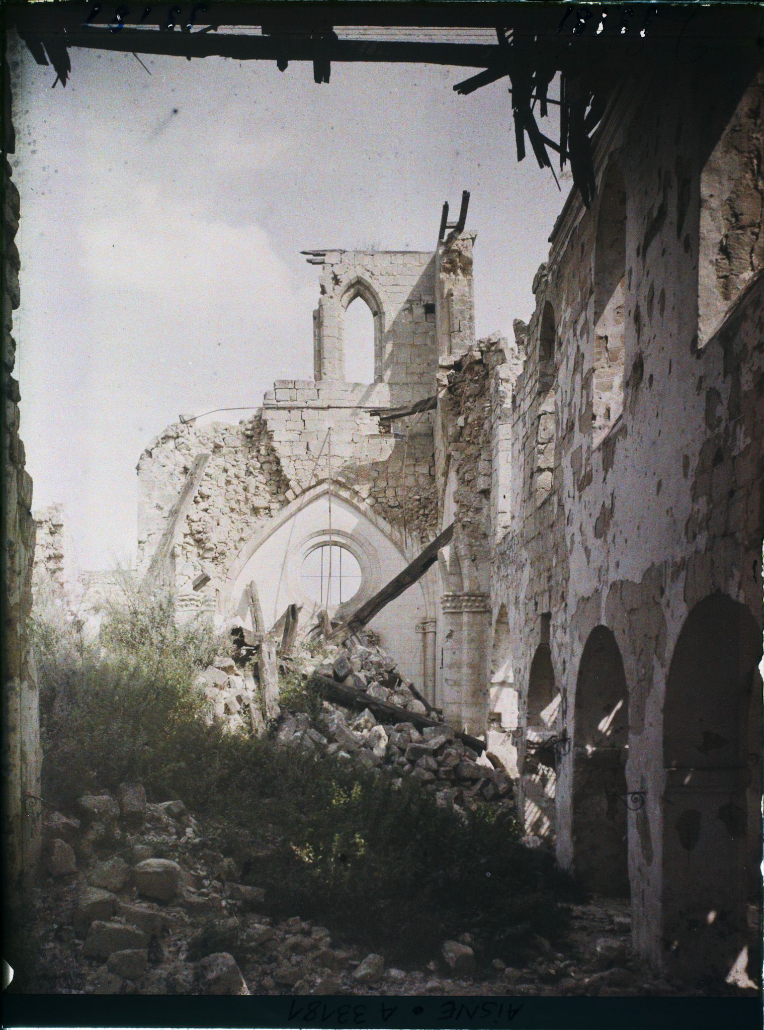 Image représentant France, Guminy, Intérieur de l'Eglise
