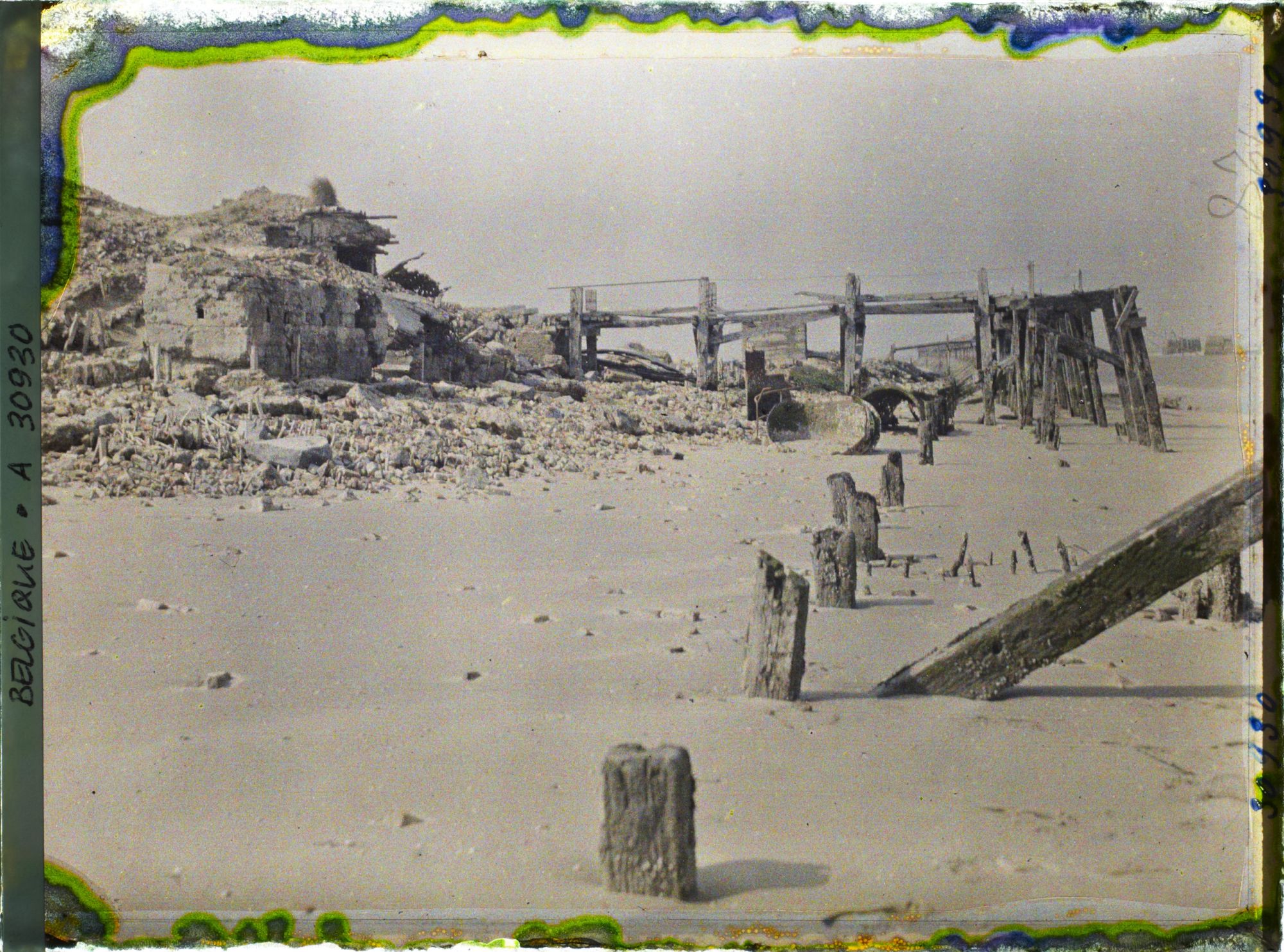 Image représentant Belgique, Nieuport les Bains, Défenses de la rive gauche et estacade vers l'embouchure