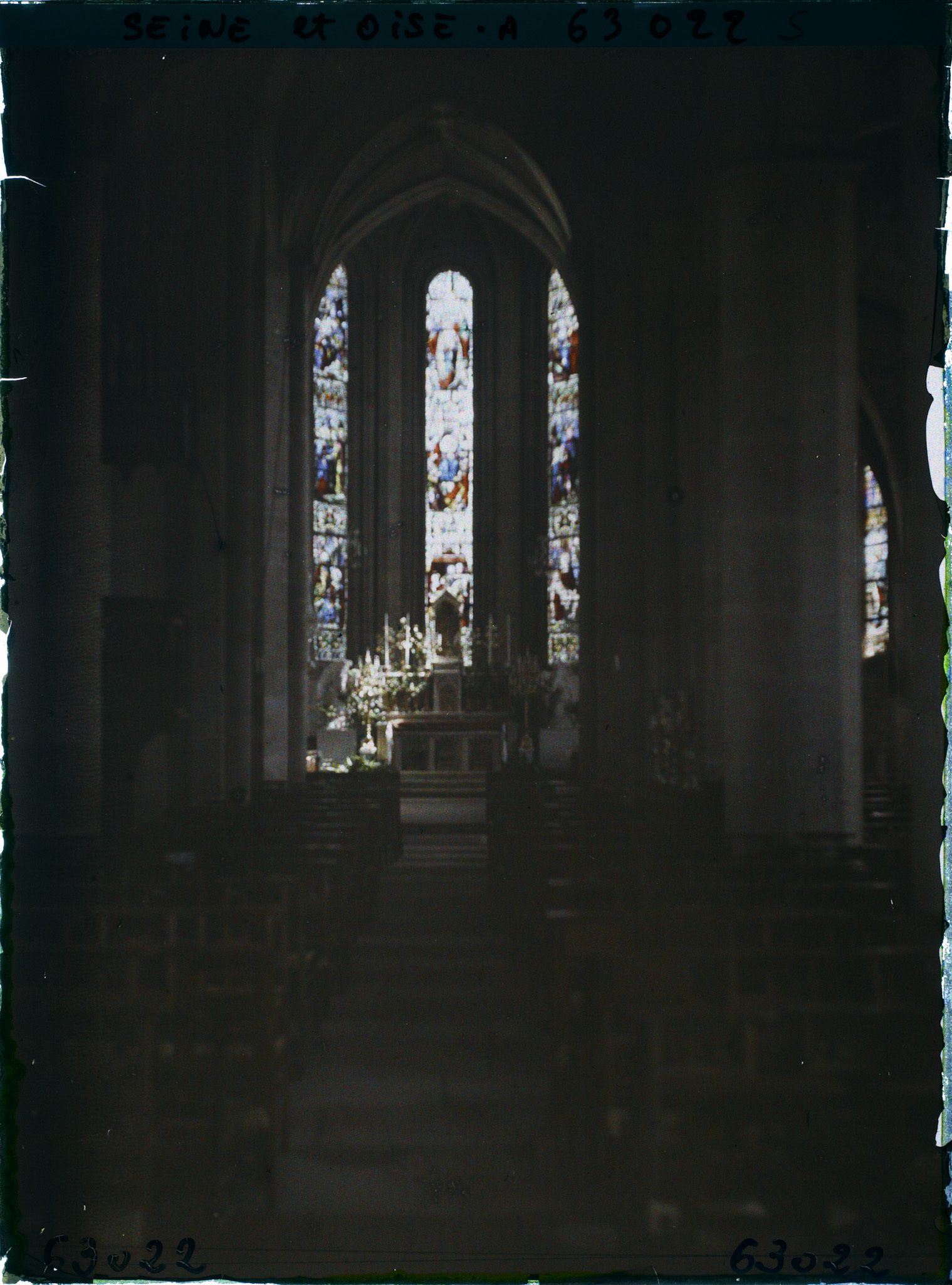 Image représentant Ile de France, Magny-en-Vexin, Intérieur de l'Eglise - Les Vitraux