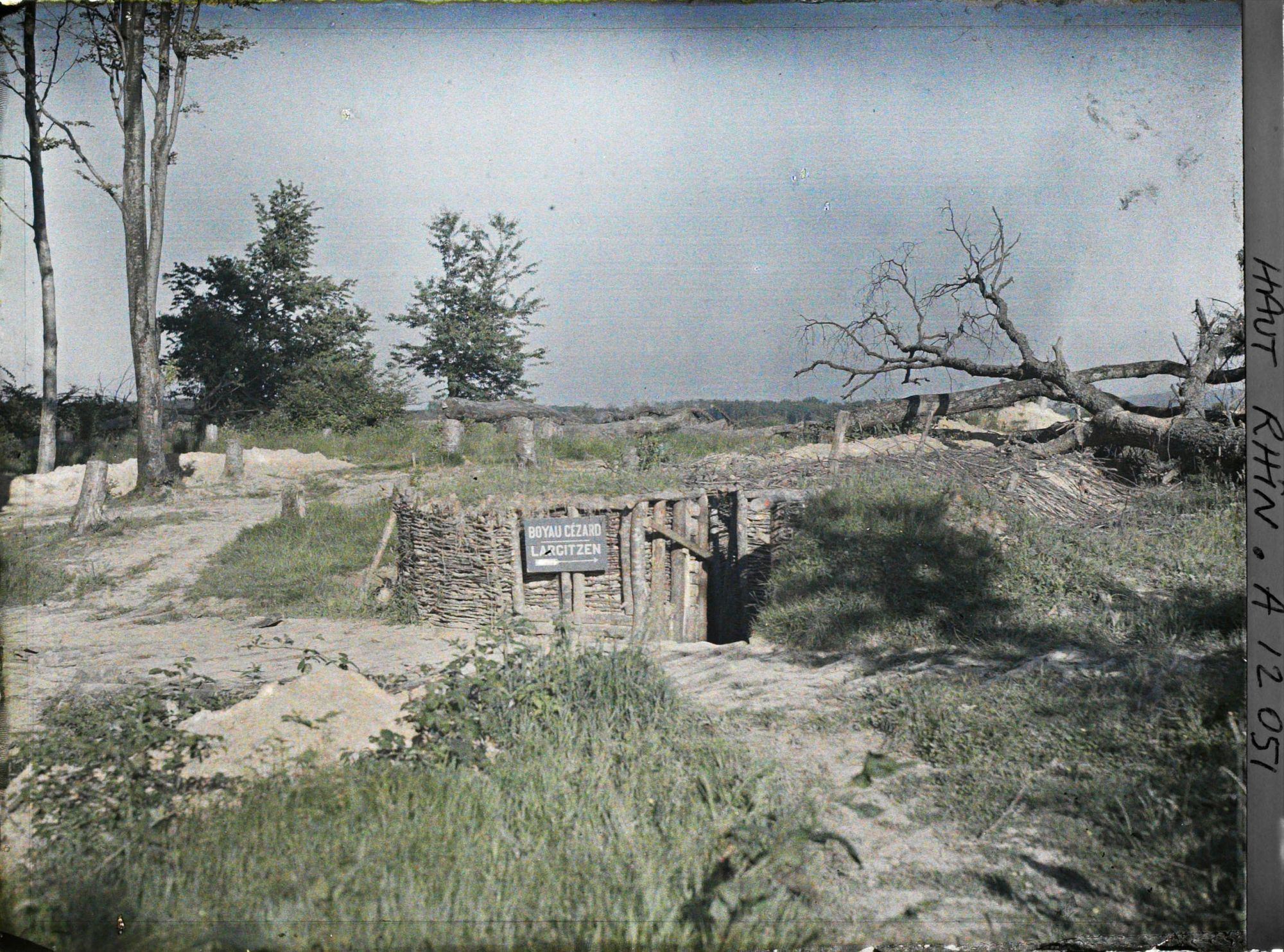 Image représentant Tranchée de première ligne, entrée du boyau