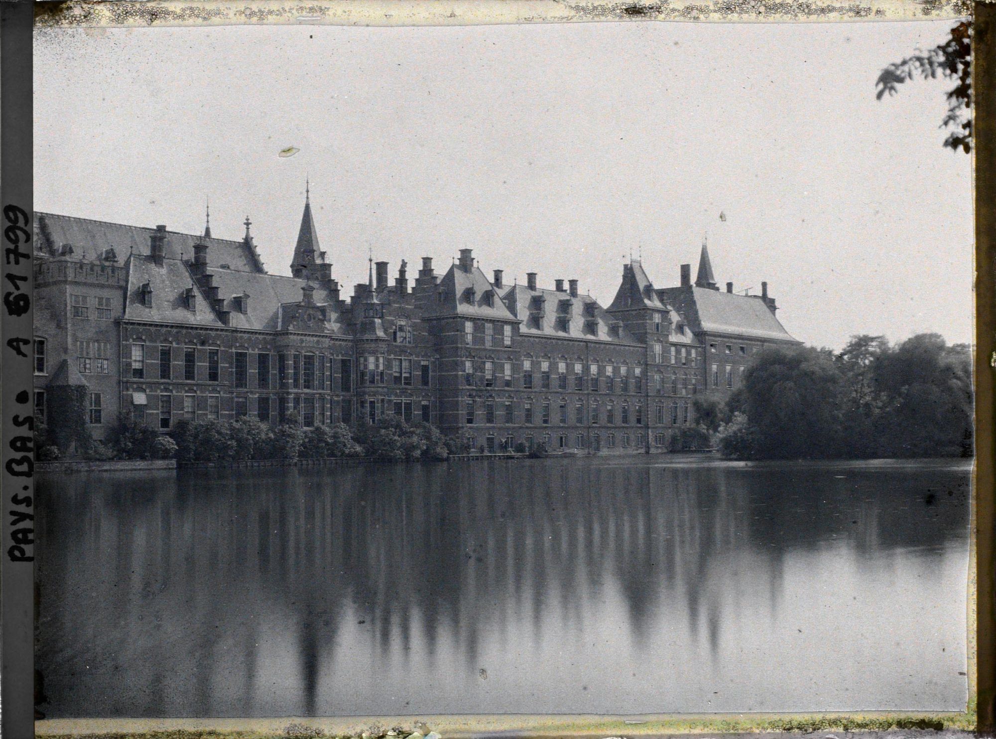 Image représentant Le Vyver et les bâtiments du Binnenhof