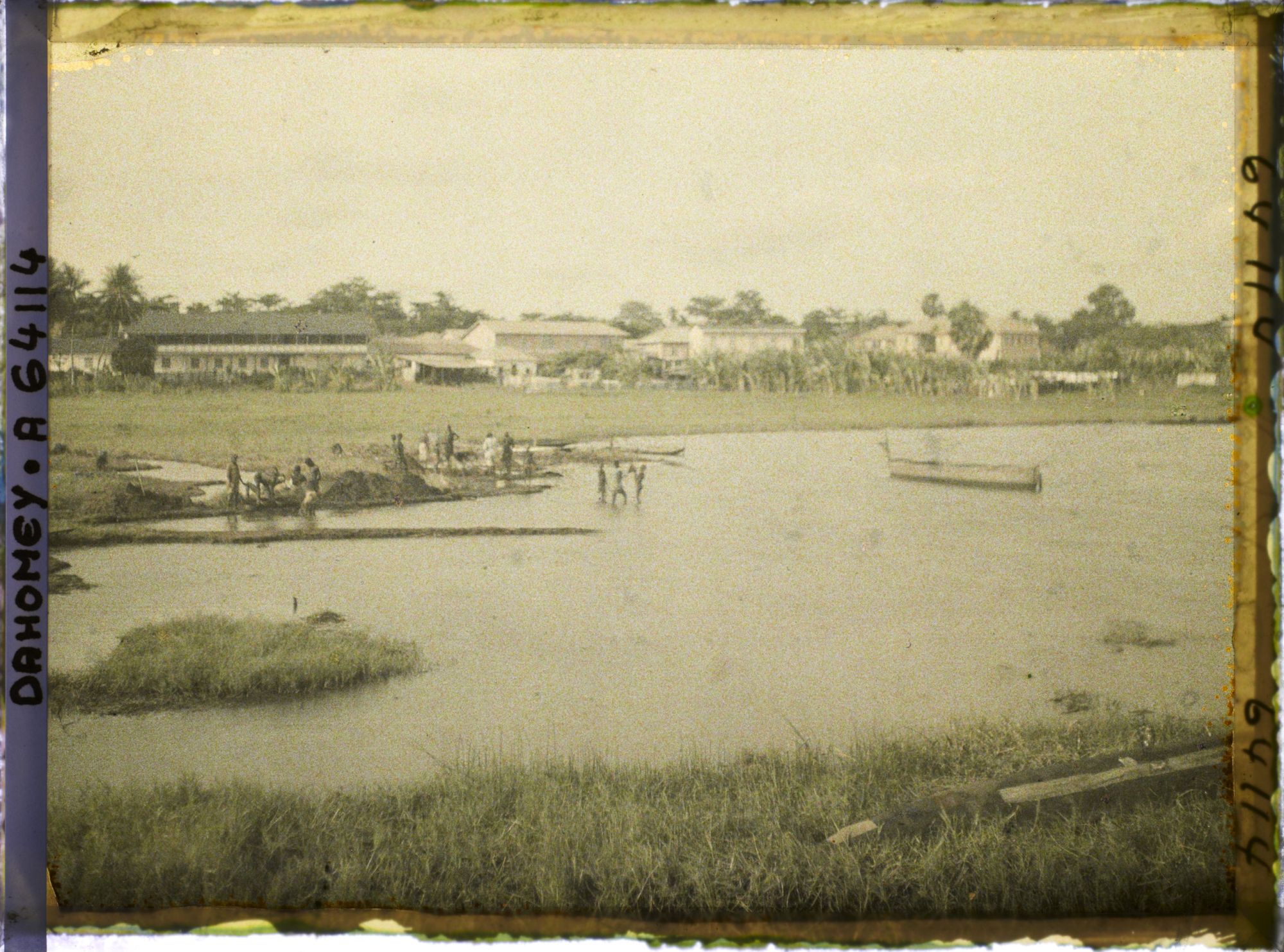 Image représentant Vue sur la lagune, en direction de la mission catholique (?)