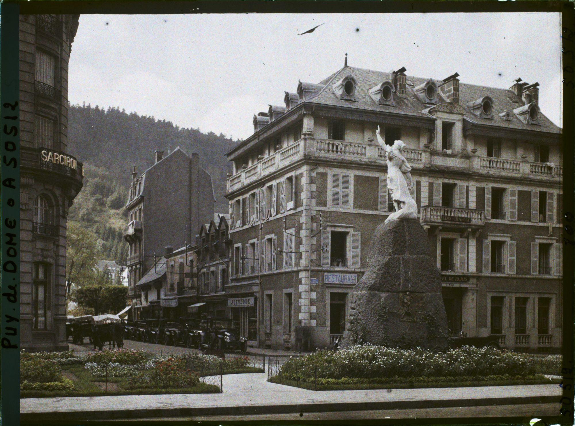Image représentant France, Mont Dore, La Place Michel Bertrand et la rue Raymond