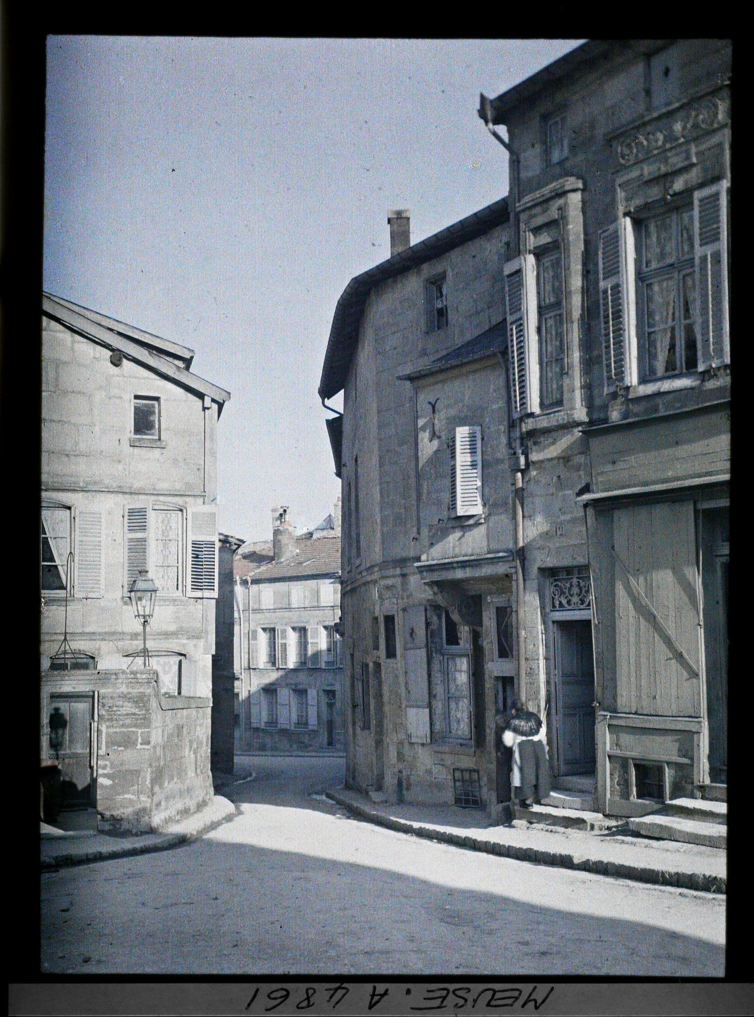 Image représentant Un coin de la place de la halle