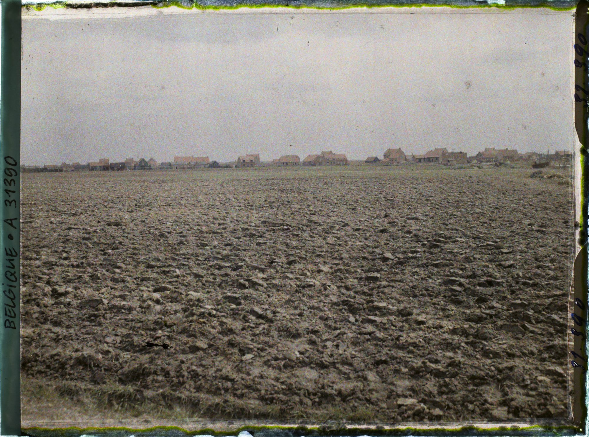 Image représentant Belgique, Poelcappele, Vue du Village Sud et terres remises en état