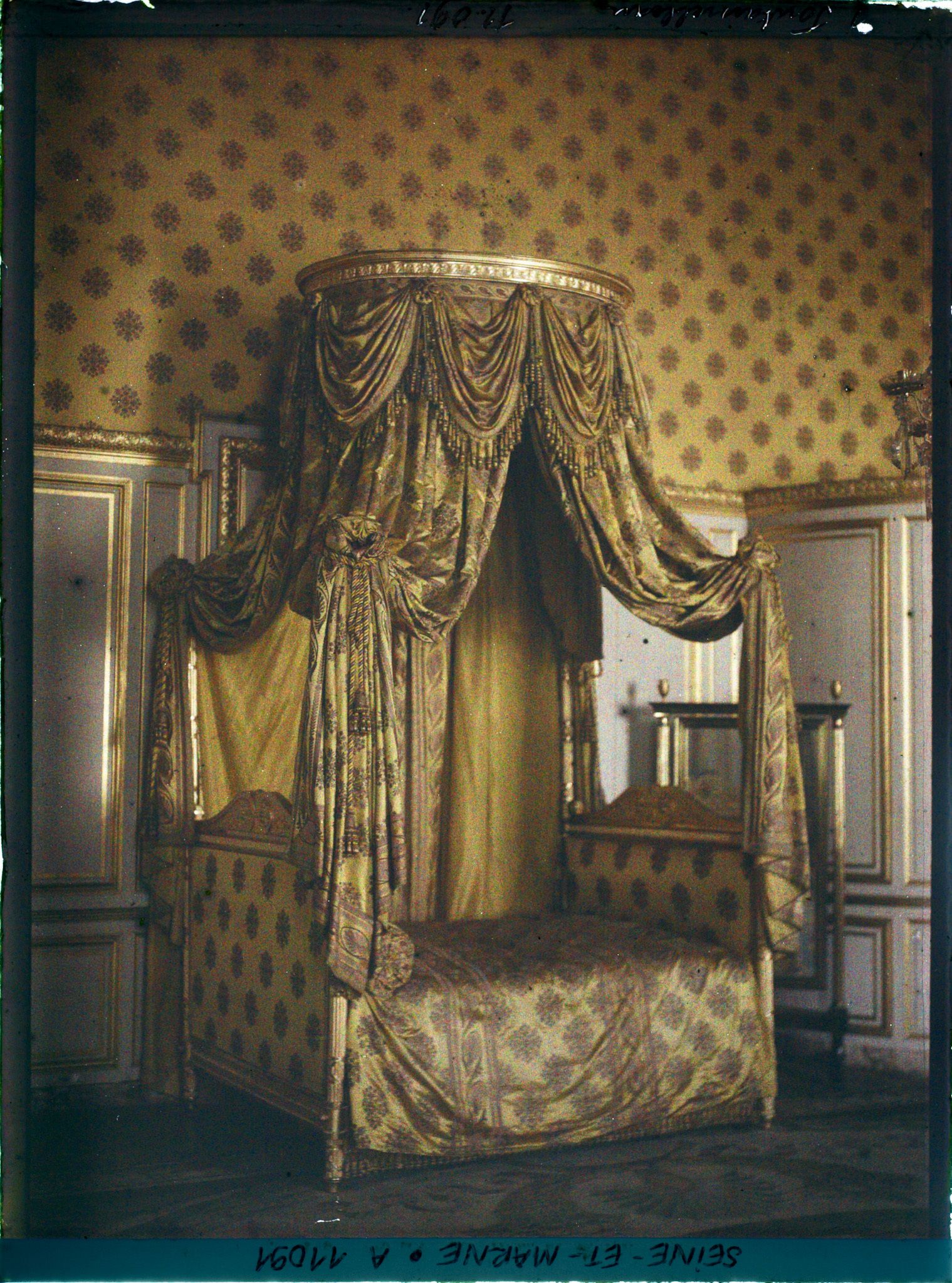 Image représentant France, Fontainebleau, Palais de Fontainebleau, Lit de l'Impératrice