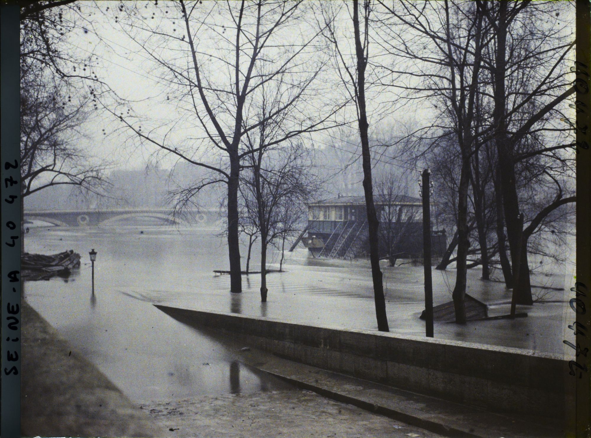 Image représentant La crue de la Seine quai de l'Hôtel-de-Ville, en direction du pont Louis-Philippe et de l'île Saint-Louis