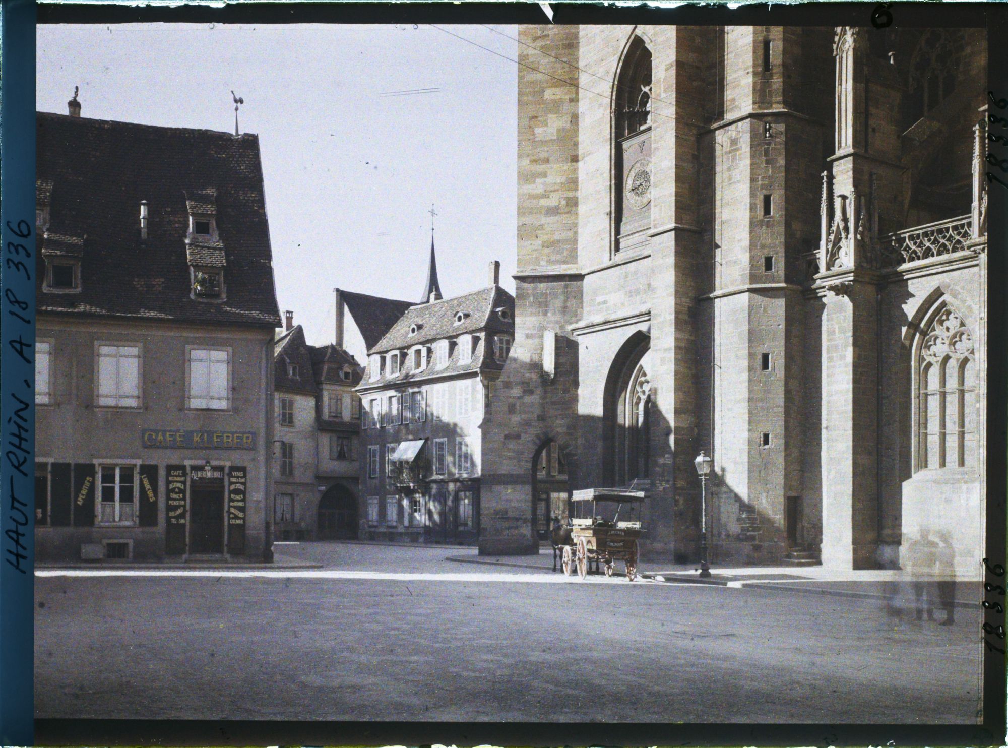 Image représentant France, Colmar, Un coin de Münster Platz, à gauche la Cathédrale