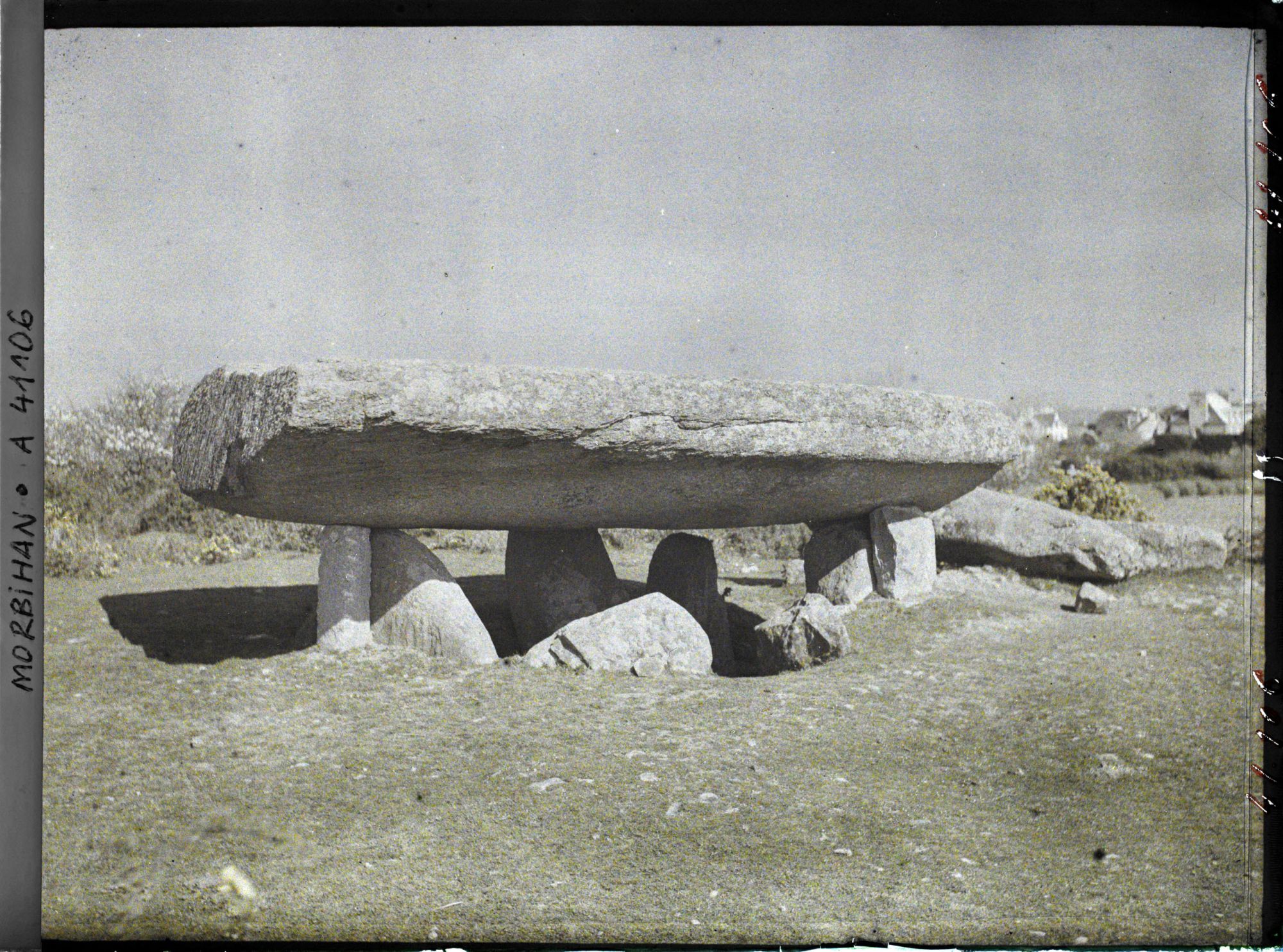 Image représentant Le dolmen de la Table des Marchand
