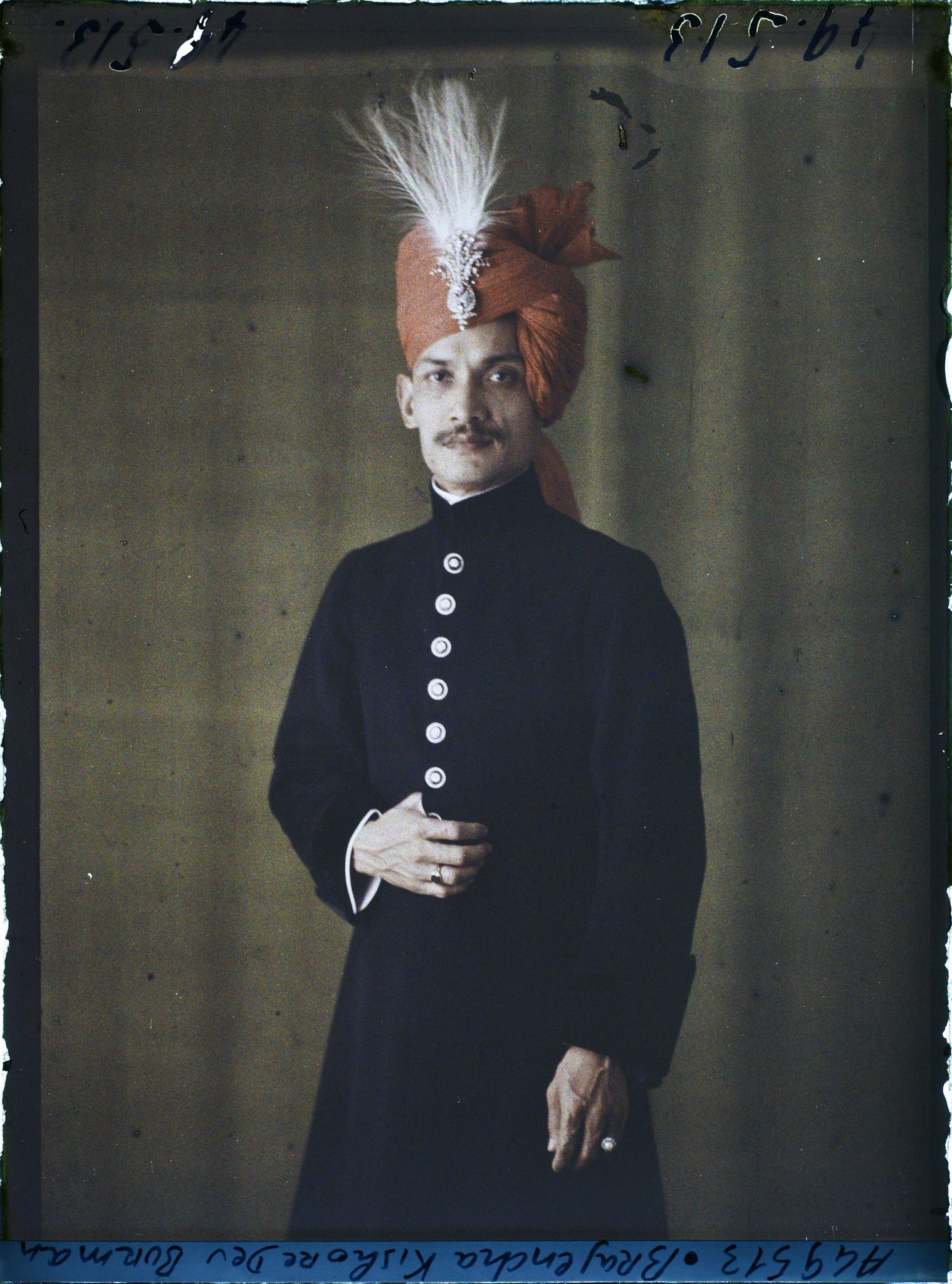 Image représentant Le prince  https://musee-albert-kahn.s-museum.fr/home/NWQ2OTAwYzNmYjZlZTk1ZWQwODJmMjY4L2dlbmVyaWMtbm90aWNlLXRhYi9hdXRob3JpdHkvNjE3YTc5ZjVjZjhiODk2OGIzMzM3ZDIx/5d6900c3fb6ee95ed082f268/generic-notice-tab/authority/617a79ebcf8b8968b3337081 Brajendra Kishore Deb Burman