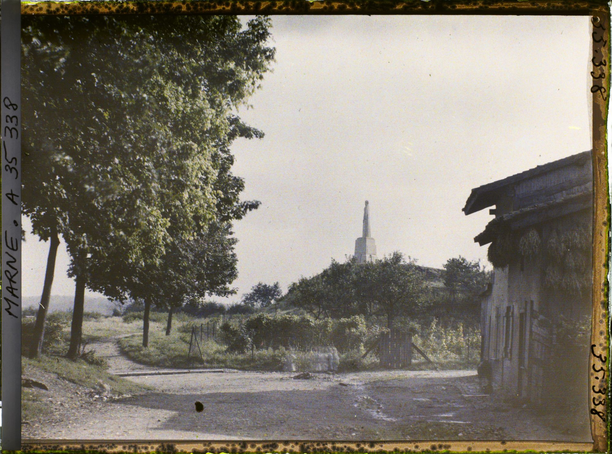 Image représentant France, Ste Menehould le haut, Sortie du Vieux Ste Menehould