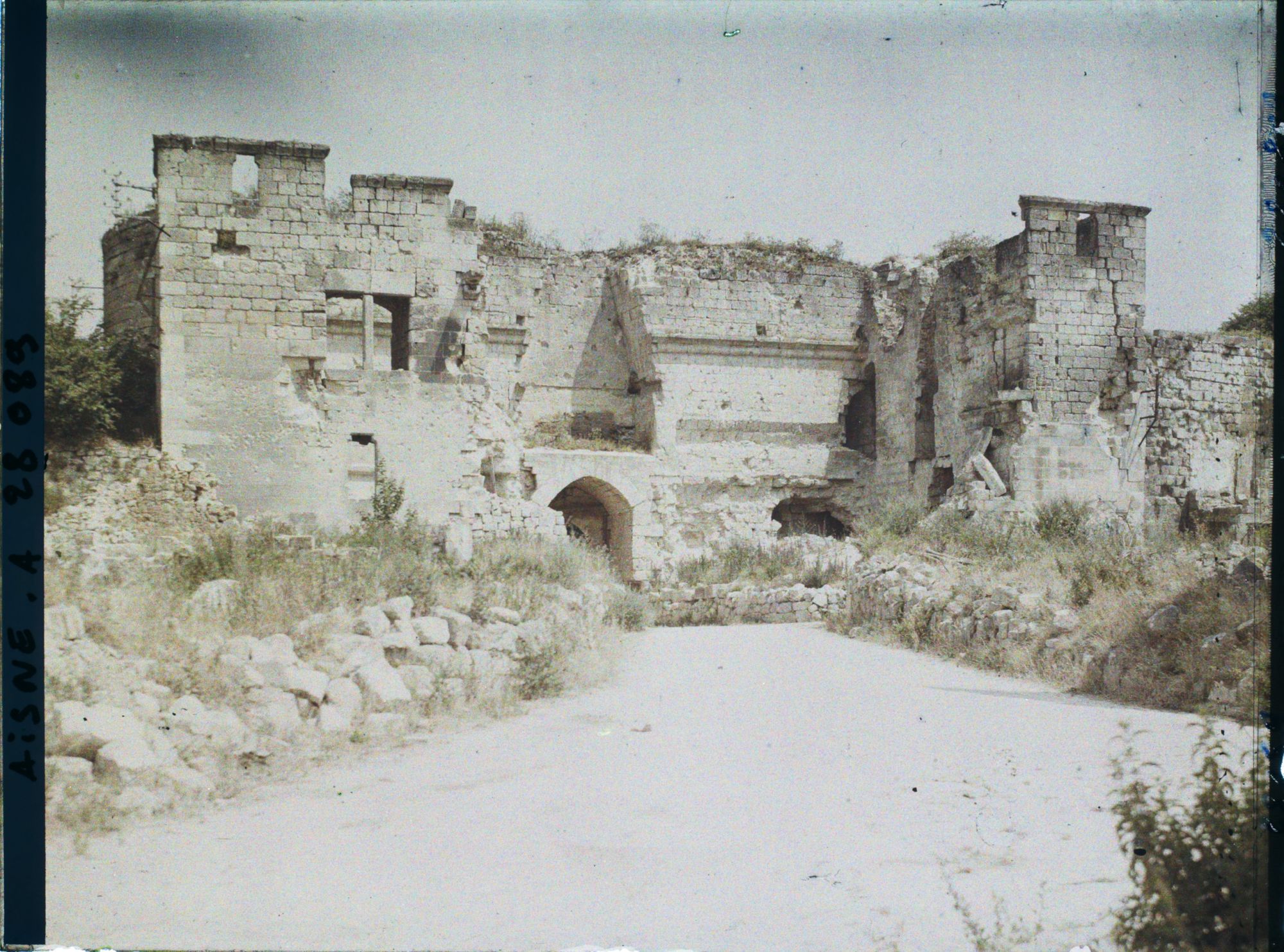 Image représentant France, Coucy-le-Château, La porte de Laon vue intérieure