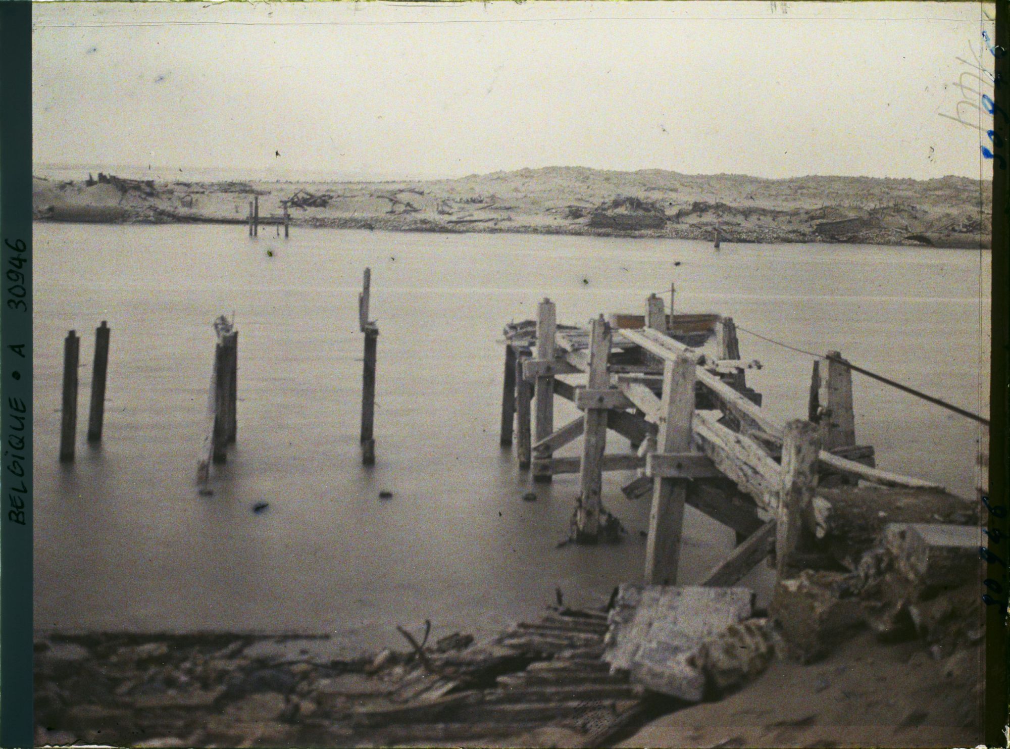 Image représentant Belgique, Nieuport les Bains, La grande dune de la rive droite de l'Yser