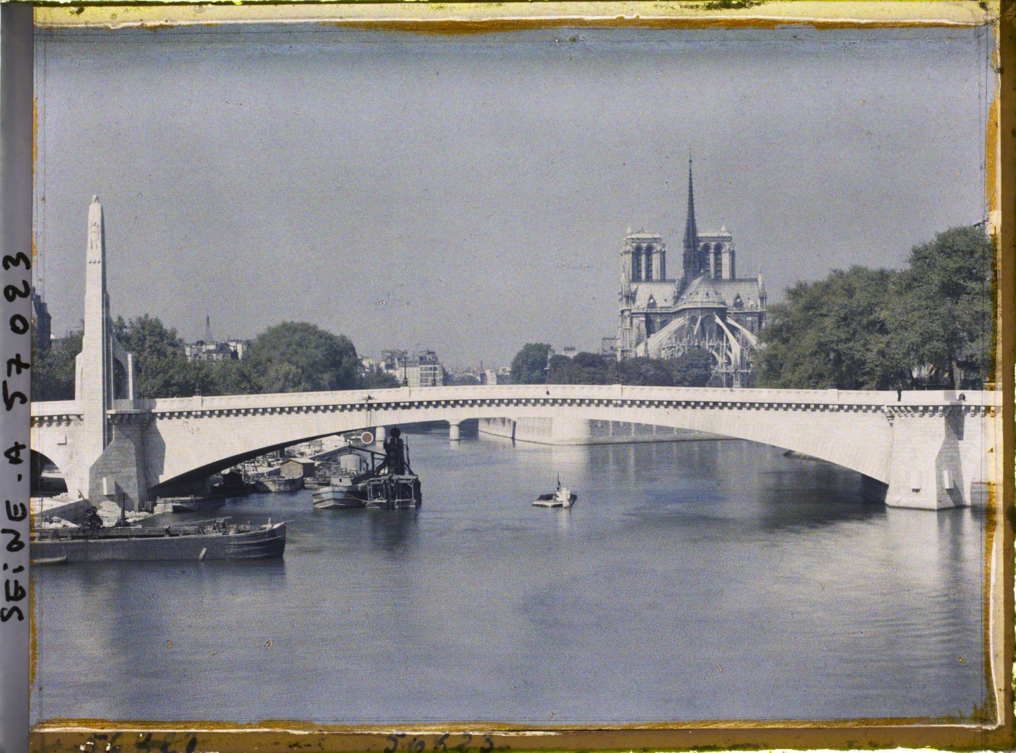 Image représentant Le pont de la Tournelle reconstruit, vue prise depuis le pont de Sully